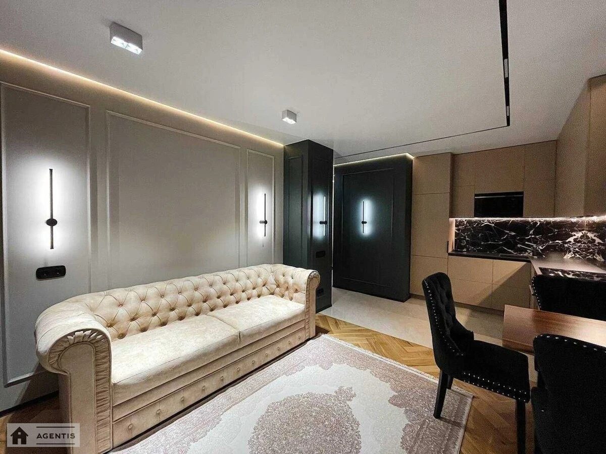 Сдам квартиру 1 комната, 50 m², 4 эт./12 этажей. Предславинская, Киев. 