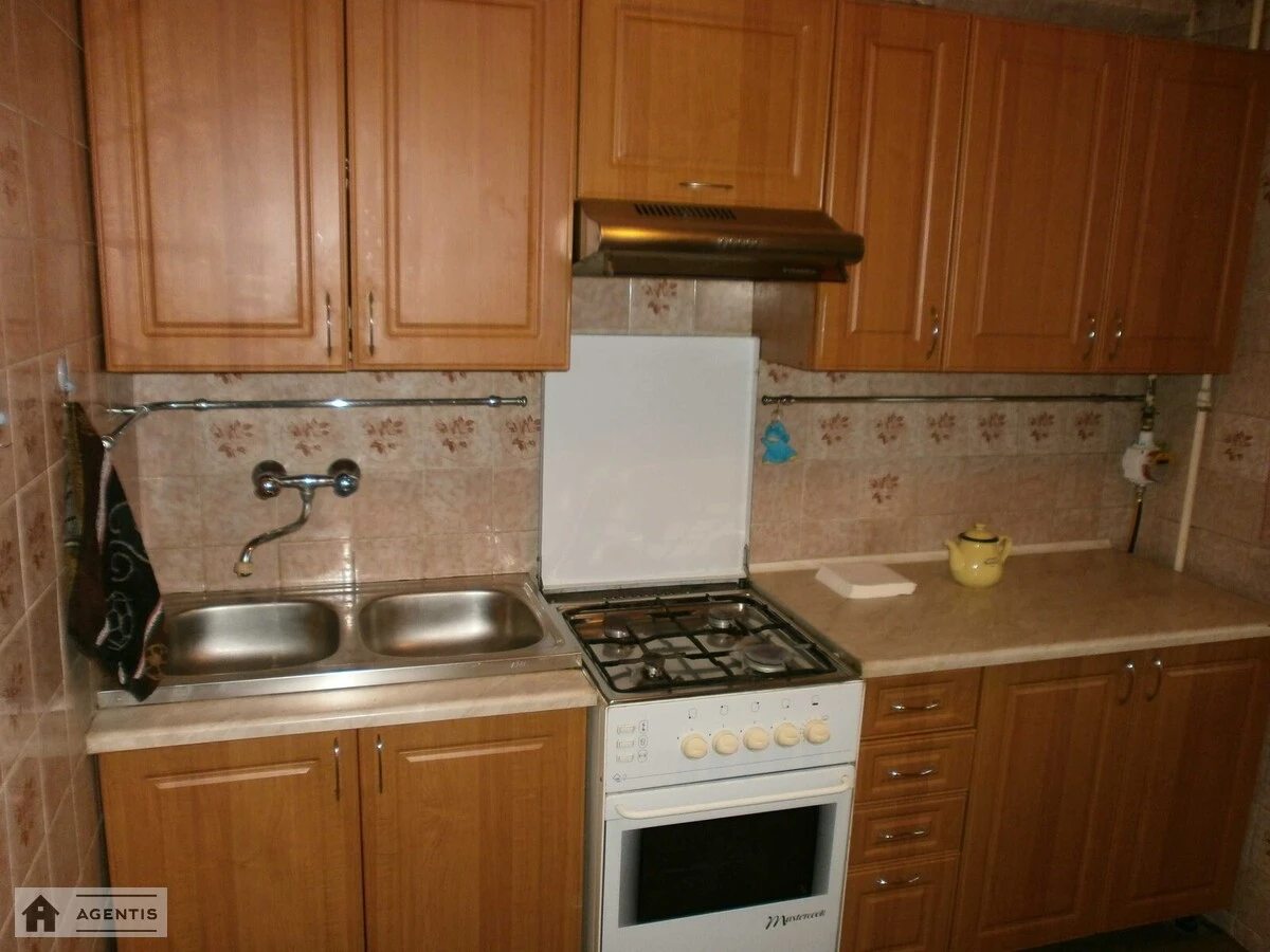 Apartment for rent 3 rooms, 75 m², 8th fl./9 floors. 25, Beresteyskyy prosp. Peremohy, Kyiv. 