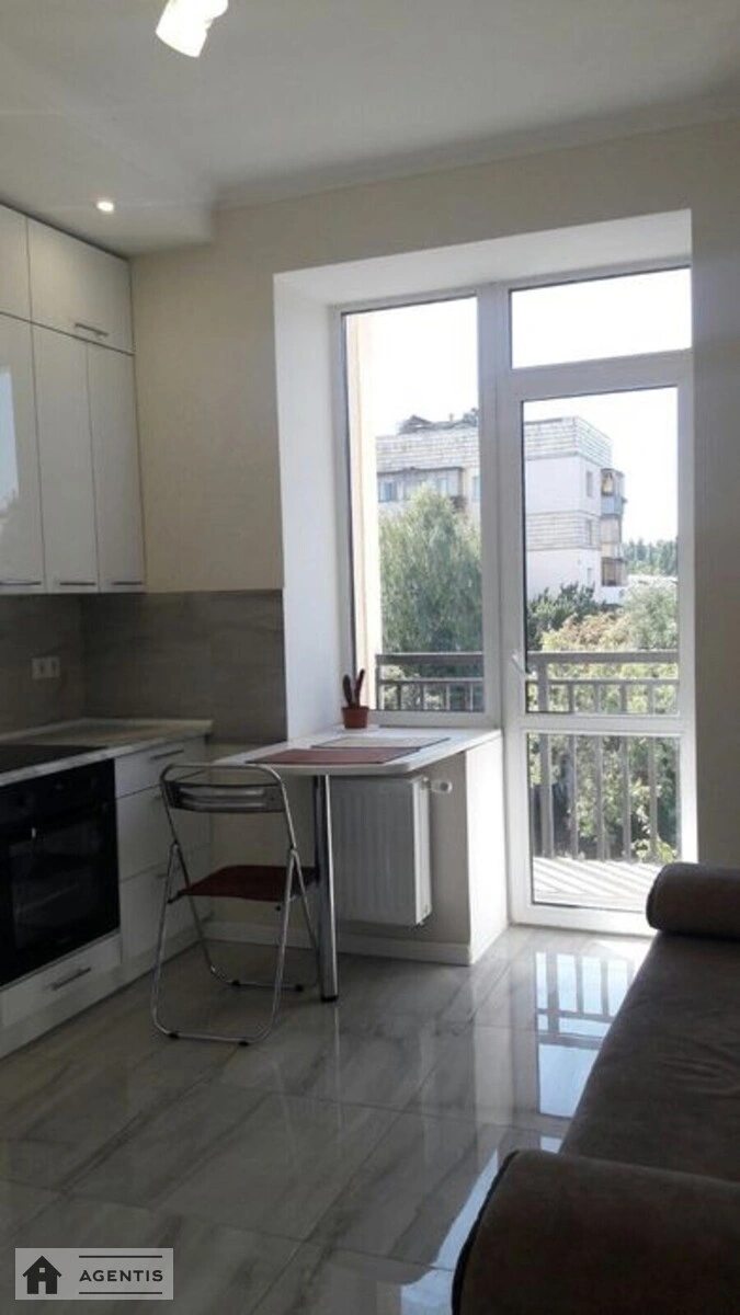 Apartment for rent 1 room, 40 m², 4th fl./9 floors. 6, Kolomiyskiy 6, Kyiv. 