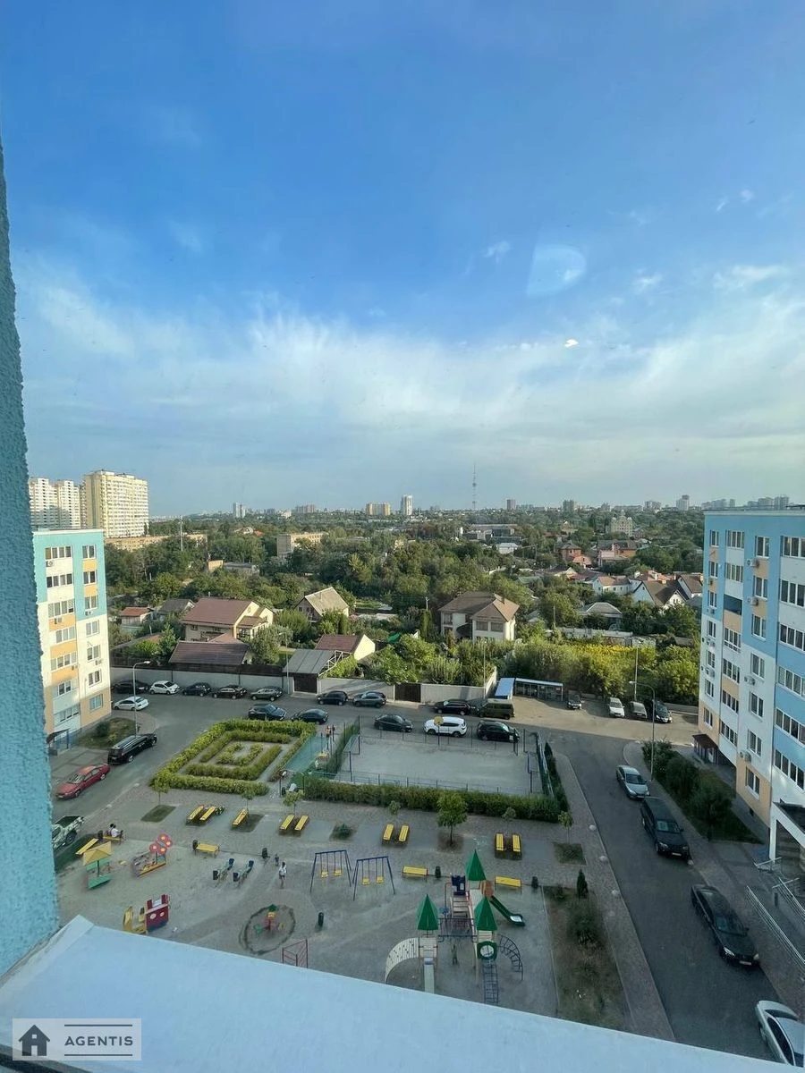 Сдам квартиру 3 комнаты, 80 m², 8 эт./19 этажей. 32, Сергія Данченка вул., Киев. 