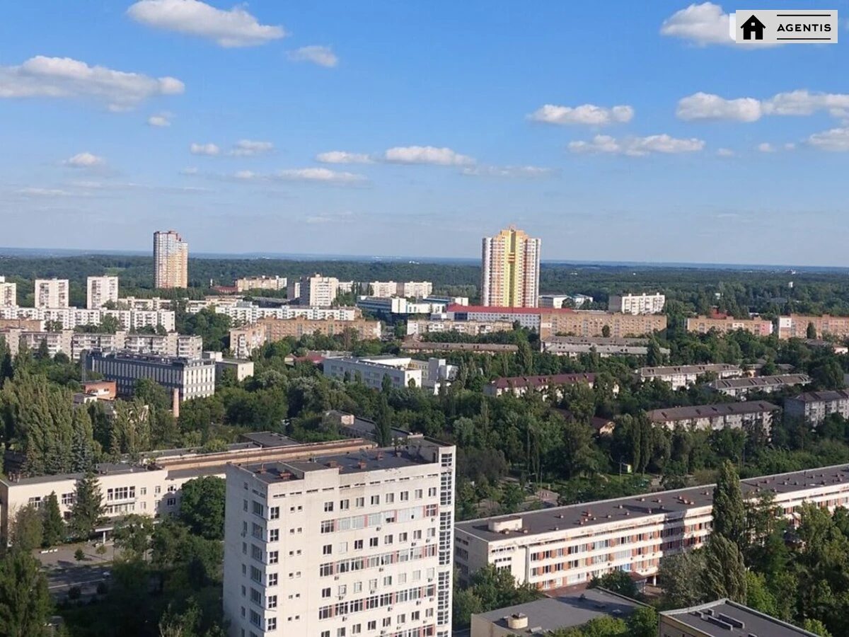 Сдам квартиру 3 комнаты, 77 m², 23 эт./25 этажей. 34, Юлії Здановської вул. (Михайла Ломоносова), Киев. 