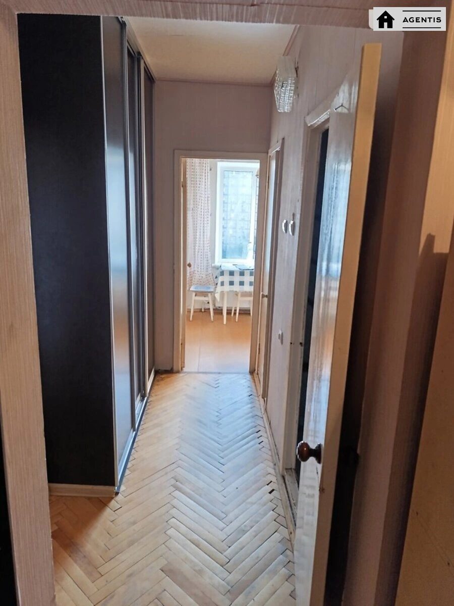 Сдам квартиру 2 комнаты, 57 m², 7 эт./16 этажей. 52, Червоної Калини просп. (Володимира Маяковського), Киев. 