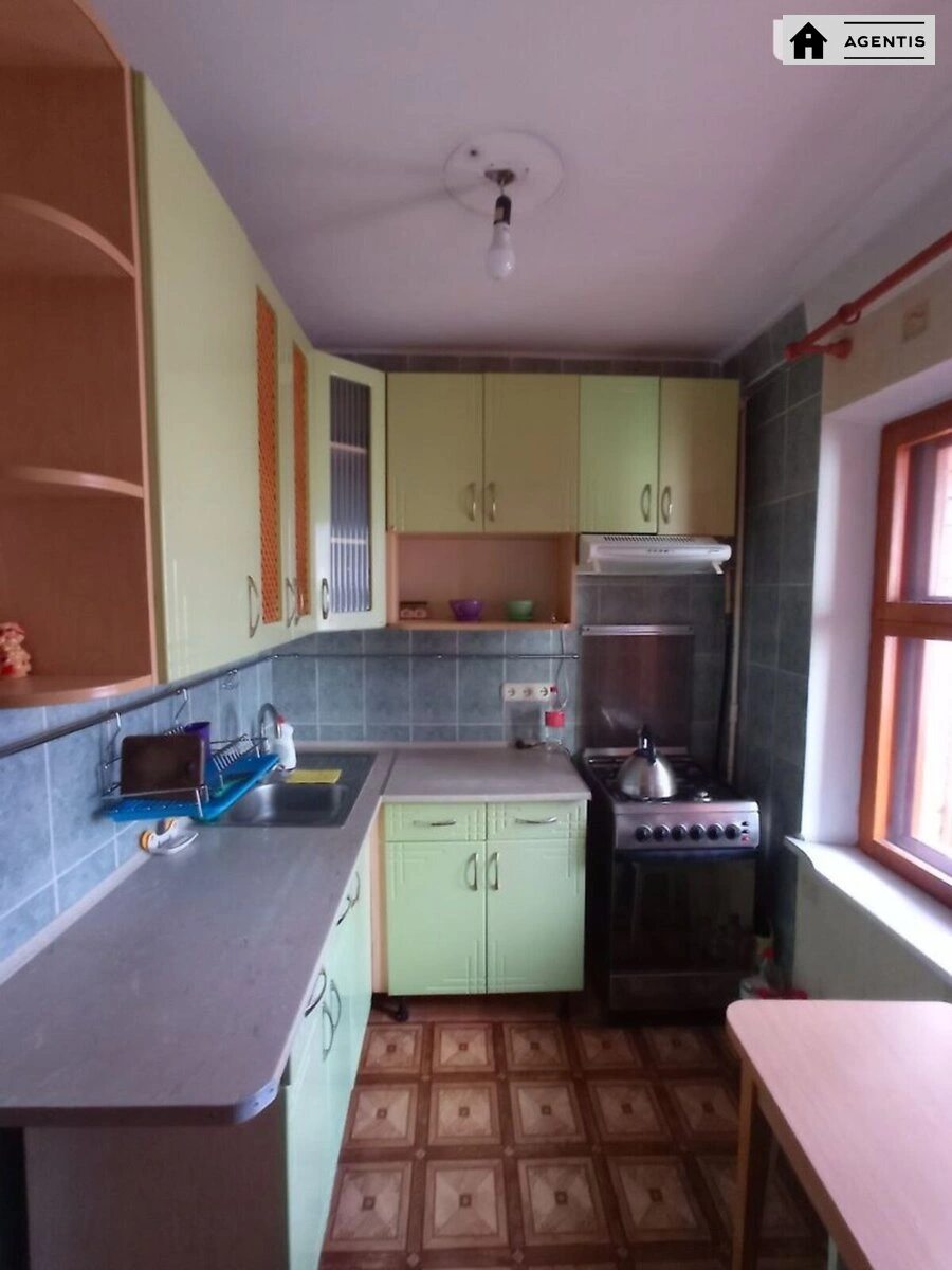 Apartment for rent 1 room, 32 m², 4th fl./9 floors. Pravdy, Kyiv. 