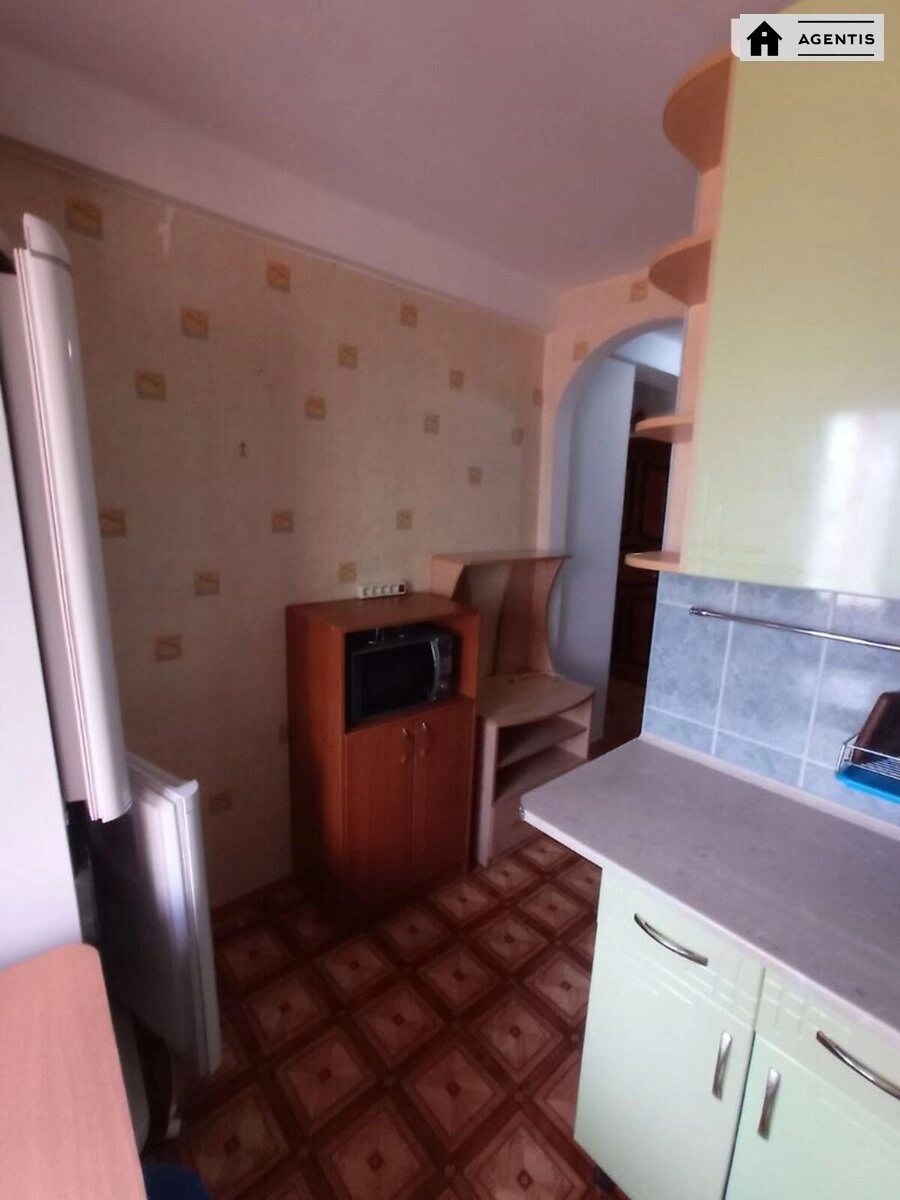 Здам квартиру 1 кімната, 32 m², 4 пов./9 поверхів. Правди, Київ. 