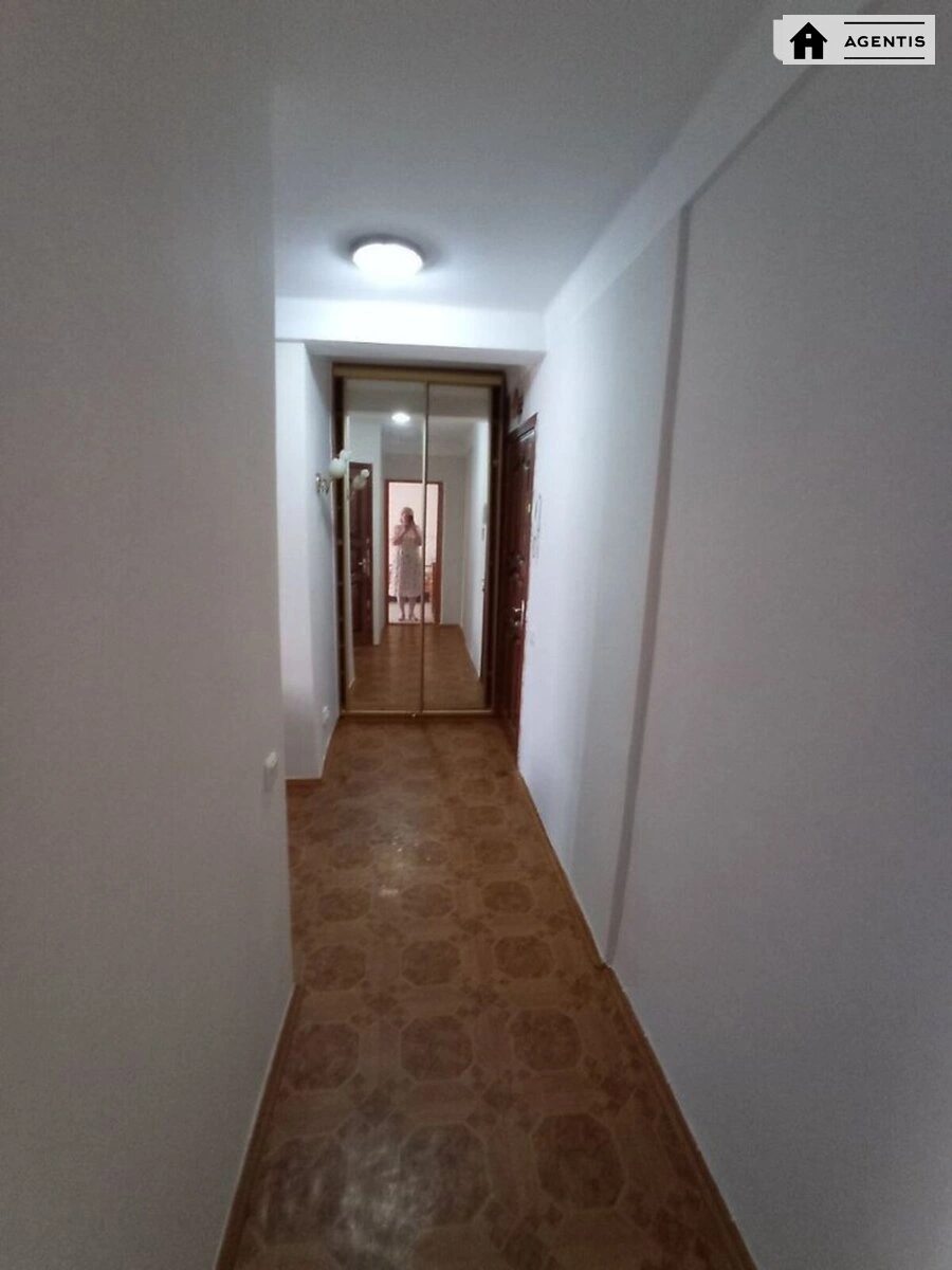 Здам квартиру 1 кімната, 32 m², 4 пов./9 поверхів. Правди, Київ. 