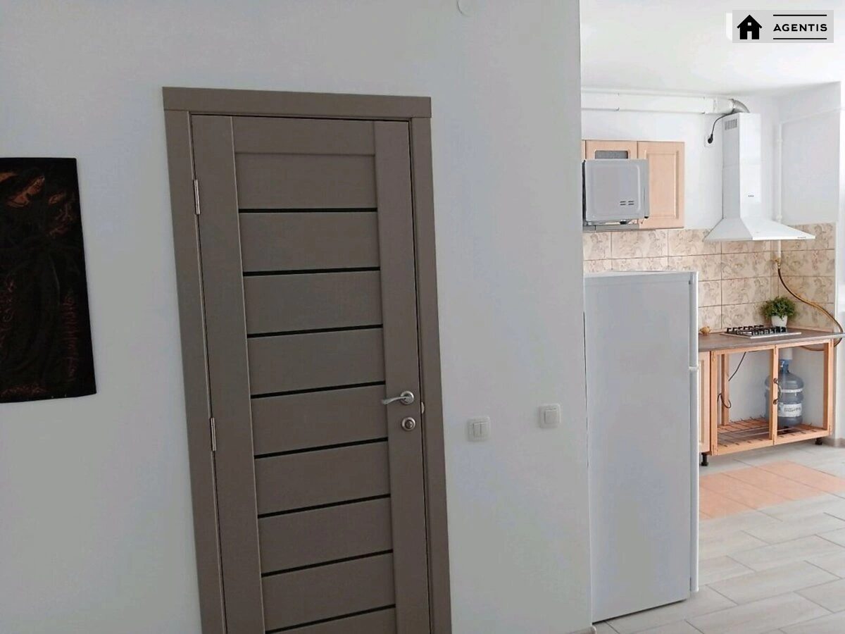 Здам квартиру 1 кімната, 30 m², 4 пов./11 поверхів. 19, Центральна вул., Київ. 