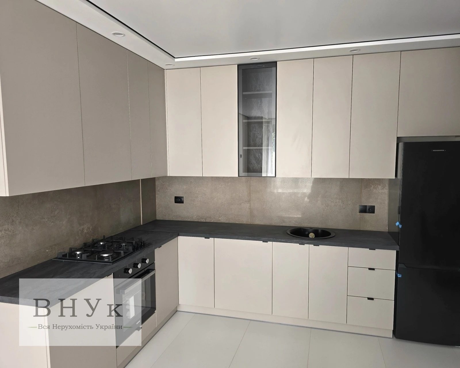 Продаж квартири 3 кімнати, 55 m², 1 пов./4 поверхи. Петриківська , Тернопіль. 