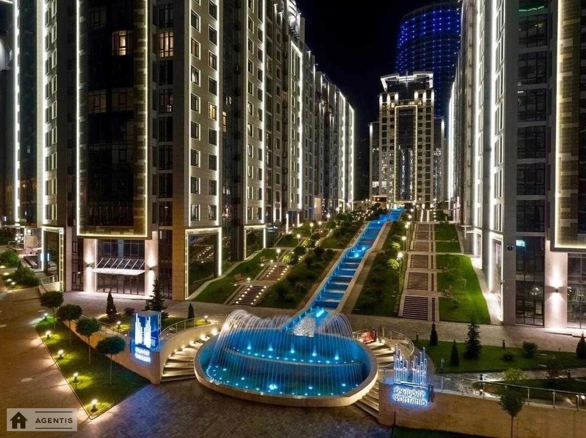 Сдам квартиру 3 комнаты, 125 m², 10 эт./21 этаж. Саперное Поле, Киев. 