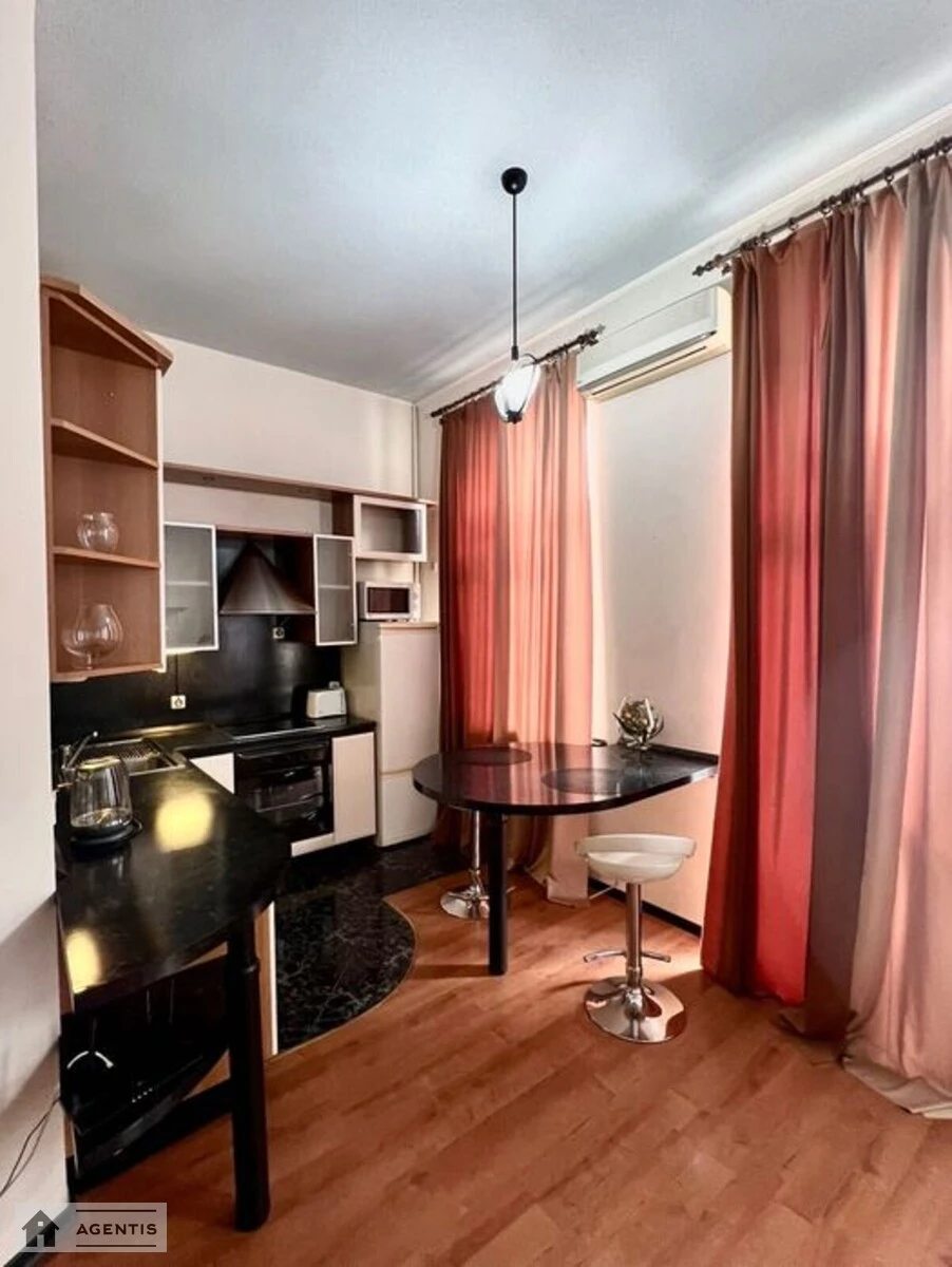 Apartment for rent 1 room, 45 m², 3rd fl./4 floors. 1, Rognidynska 1, Kyiv. 