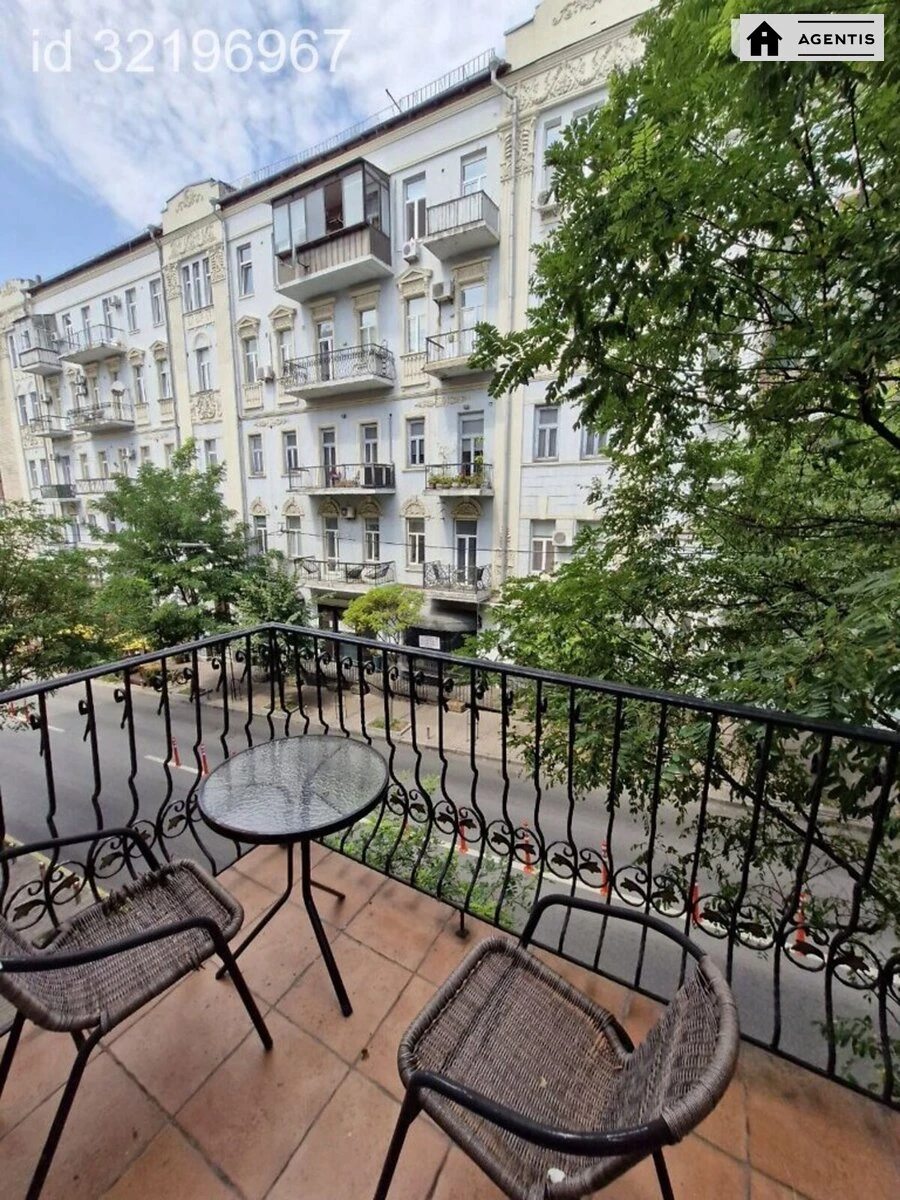 Apartment for rent 3 rooms, 110 m², 2nd fl./5 floors. Kostyolna 4, Kyiv. 