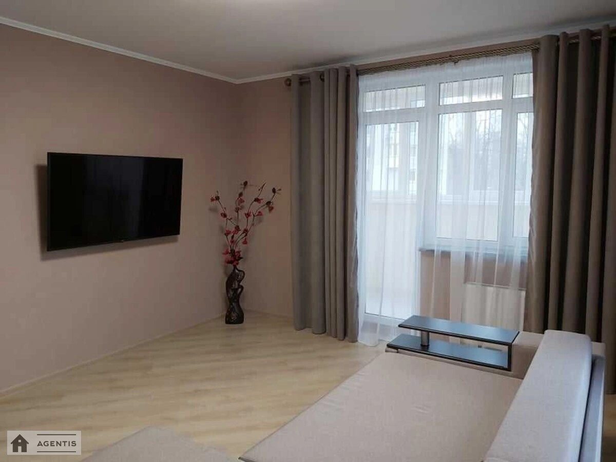 Apartment for rent 2 rooms, 60 m², 4th fl./15 floors. 109, Beresteyskyy prosp. Peremohy, Kyiv. 