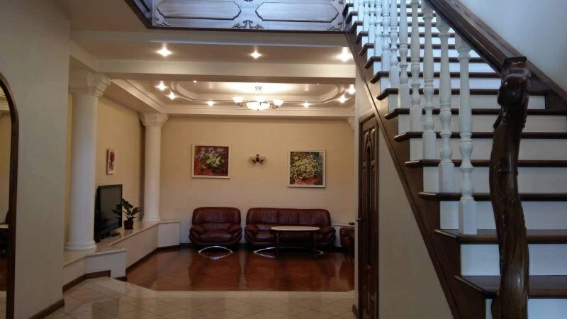 House for sale. 650 m², 3 floors. Vereshchahyna, Dnipro. 