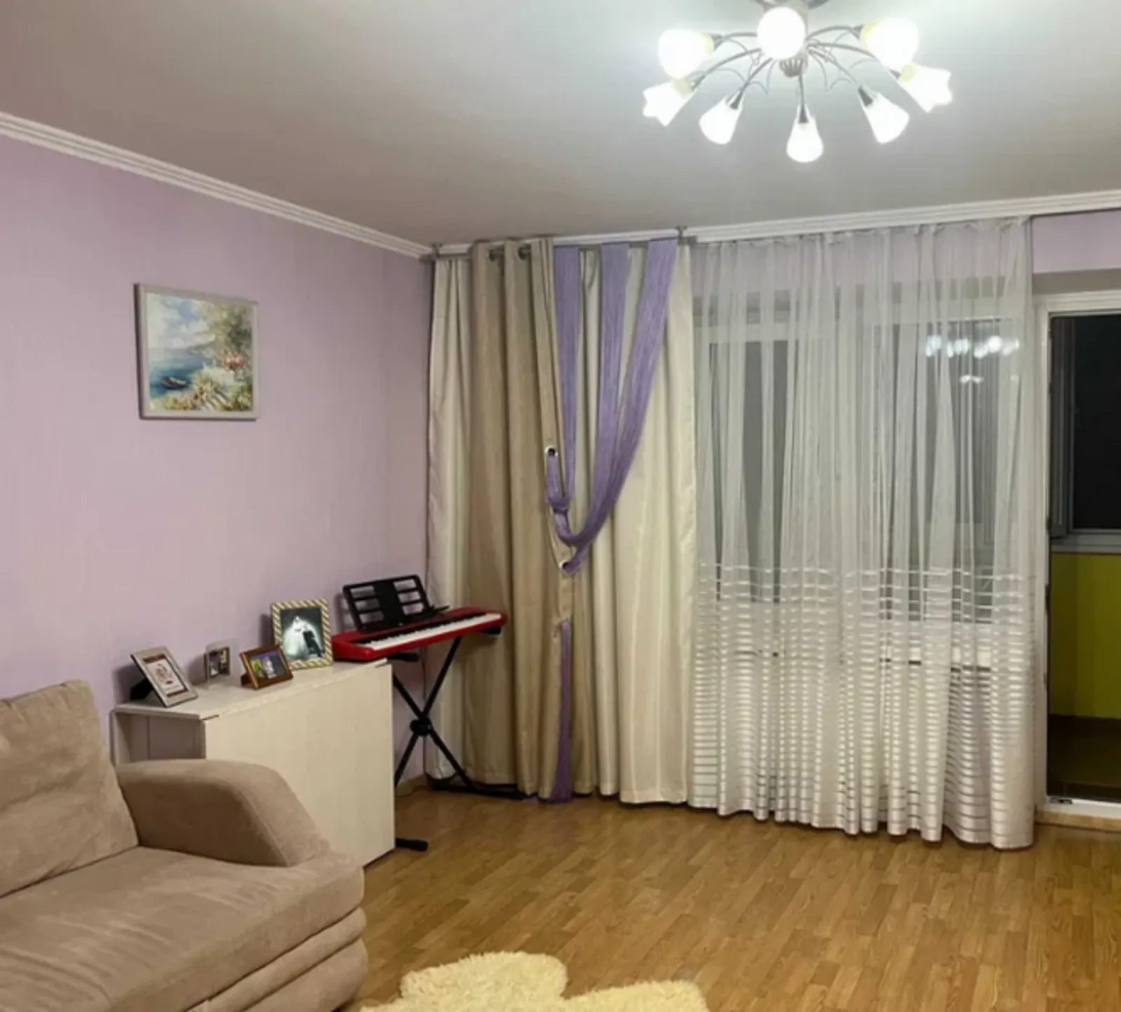 Продаж квартири 3 кімнати, 90 m², 4 пов./6 поверхів. Вишнівецького Д. б-р, Тернопіль. 