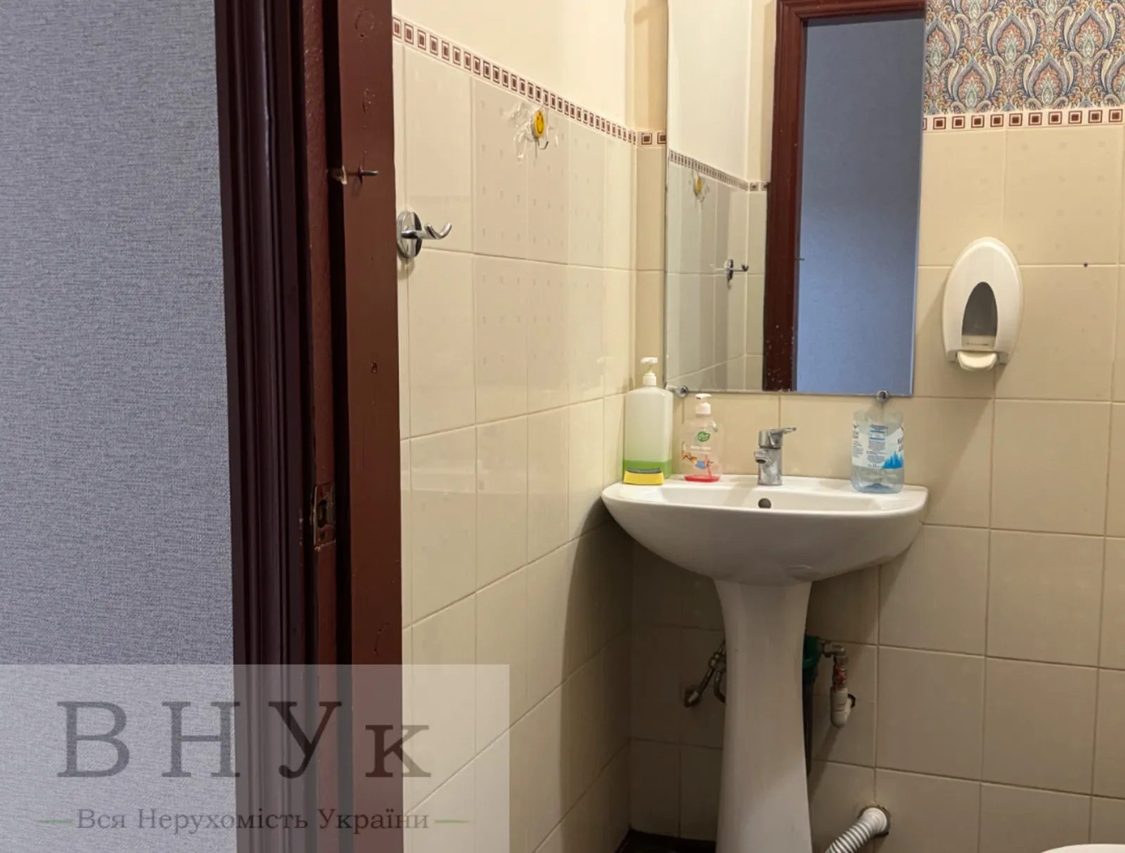 Продам нерухомість під комерцію 112 m², 1 пов./5 поверхів. Київська вул., Тернопіль. 