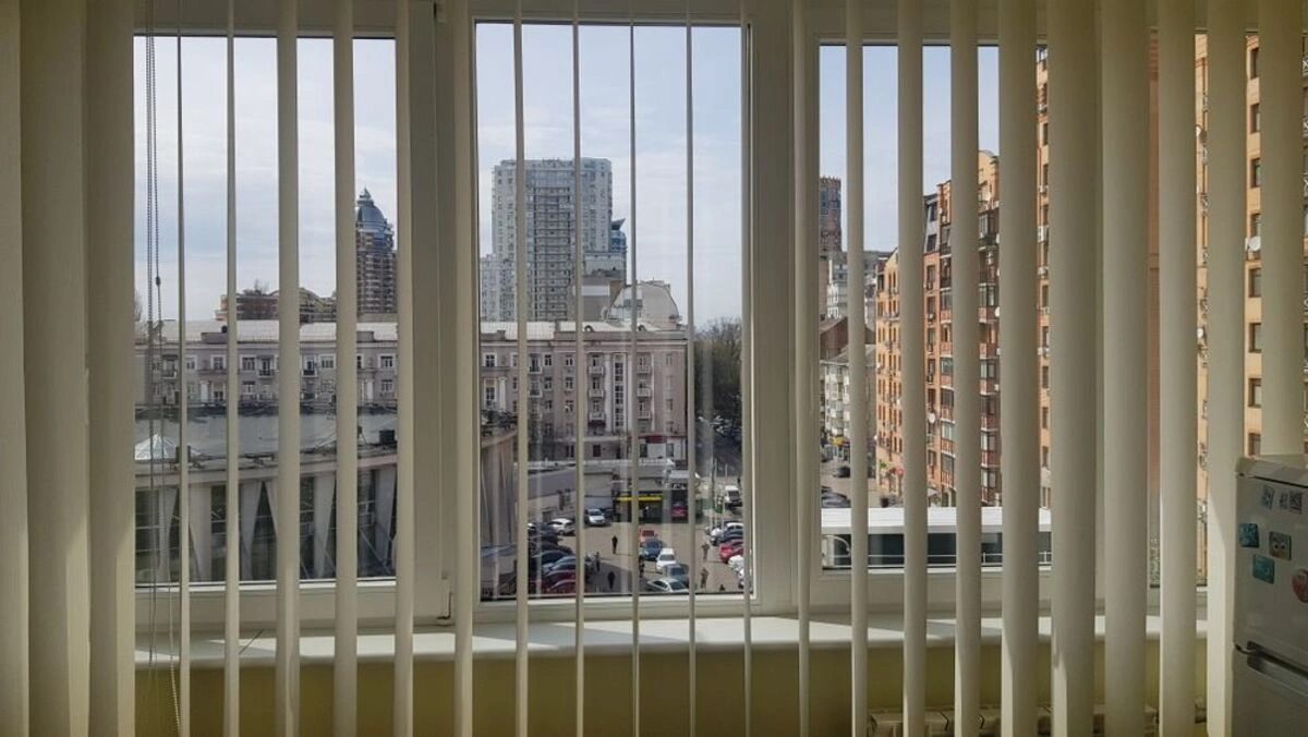 Apartment for rent. 1 room, 40 m², 7th floor/9 floors. 5, Panasa Myrnoho vul., Kyiv. 