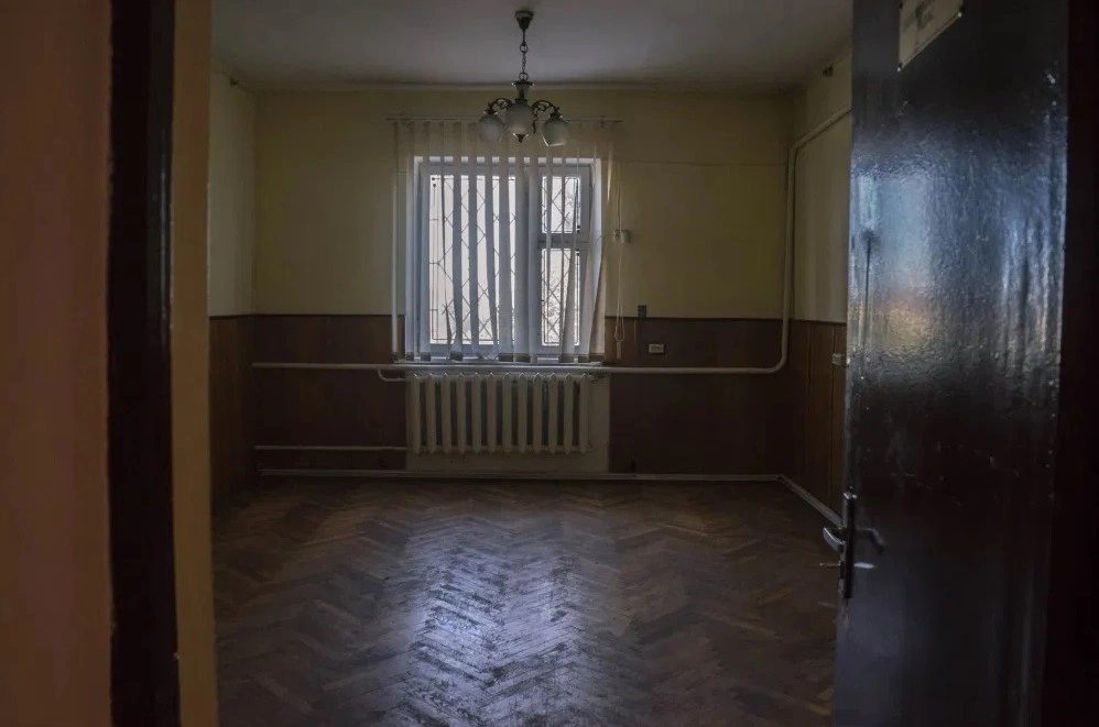 Продажа офиса. 17 rooms, 408.1 m², basement/2 floors. 50, Львівська , Золочев. 