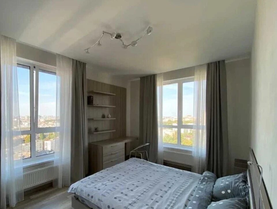 Apartment for rent. 2 rooms, 86 m², 18 floor/30 floors. 7, Lesi Ukrayinky 7, Kyiv. 