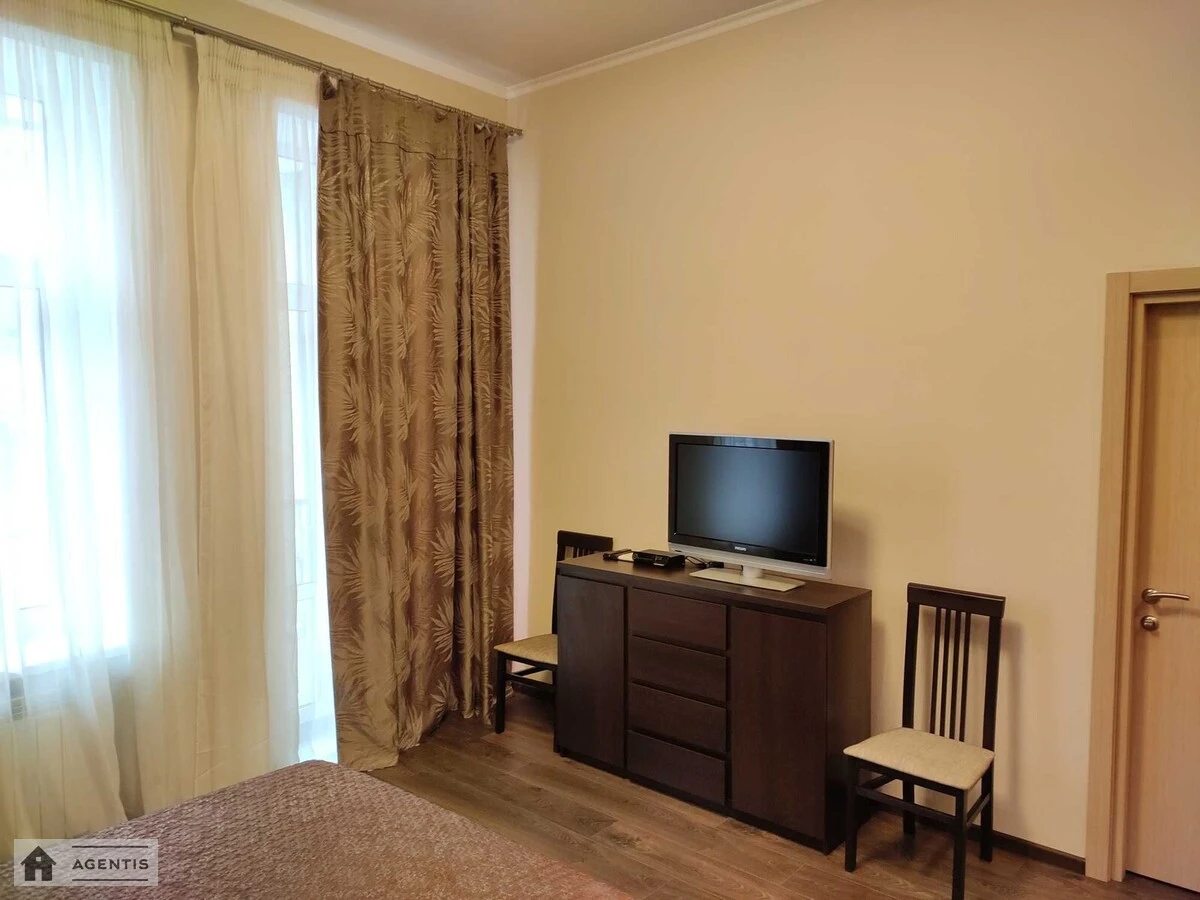 Apartment for rent. 2 rooms, 58 m², 4th floor/4 floors. 31, Velika Zhytomirska 31, Kyiv. 