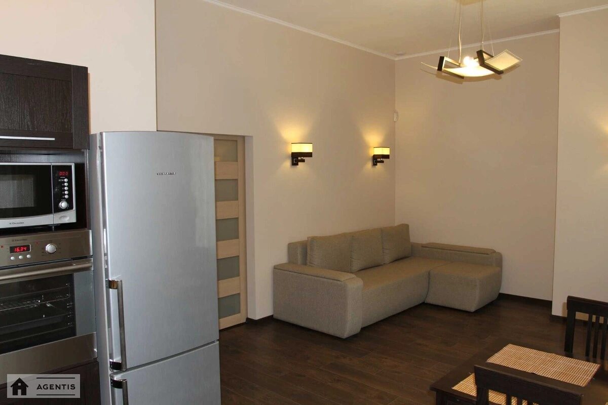 Apartment for rent. 2 rooms, 58 m², 4th floor/4 floors. 31, Velika Zhytomirska 31, Kyiv. 
