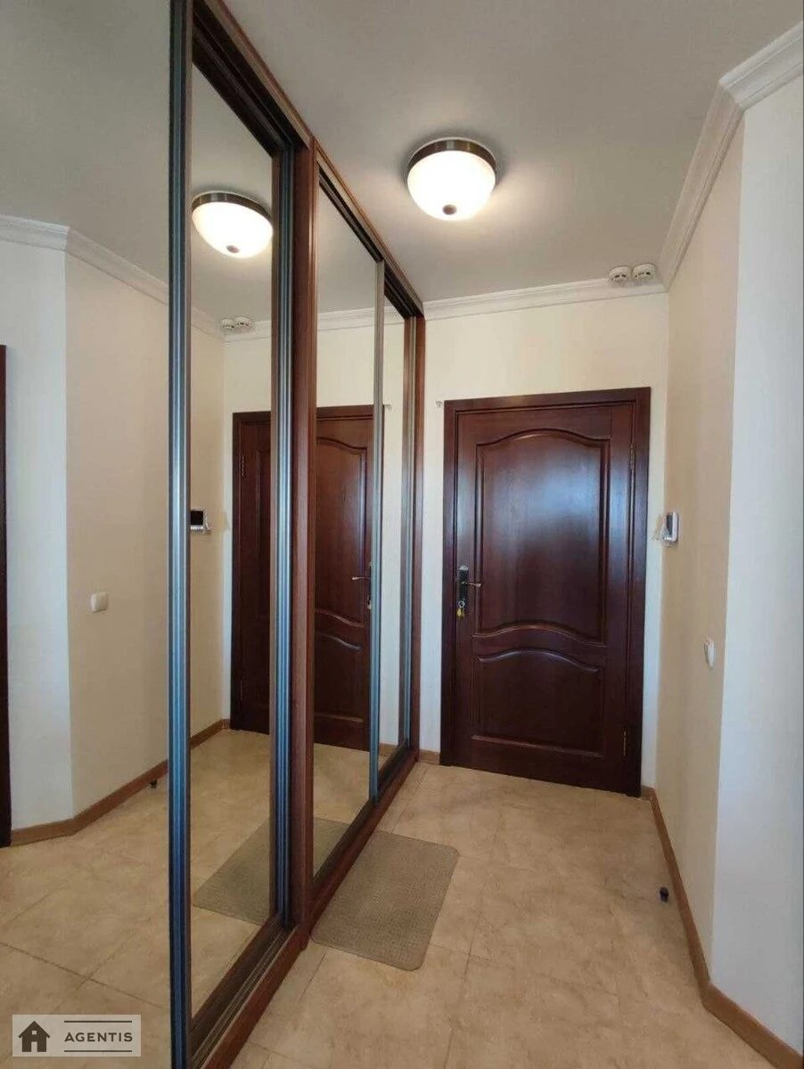Apartment for rent. 2 rooms, 70 m², 20 floor/22 floors. 12, Feodosiyskiy 12, Kyiv. 