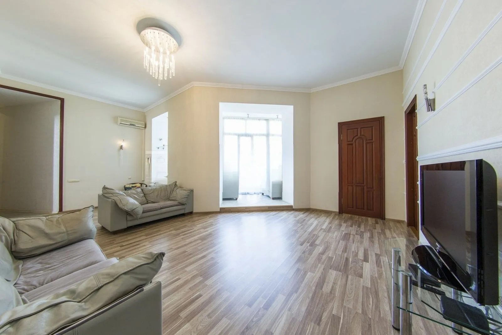 Apartment for rent. 5 rooms, 1375 m², 6th floor/7 floors. 32, Bohdana Khmelnytskoho vul., Kyiv. 