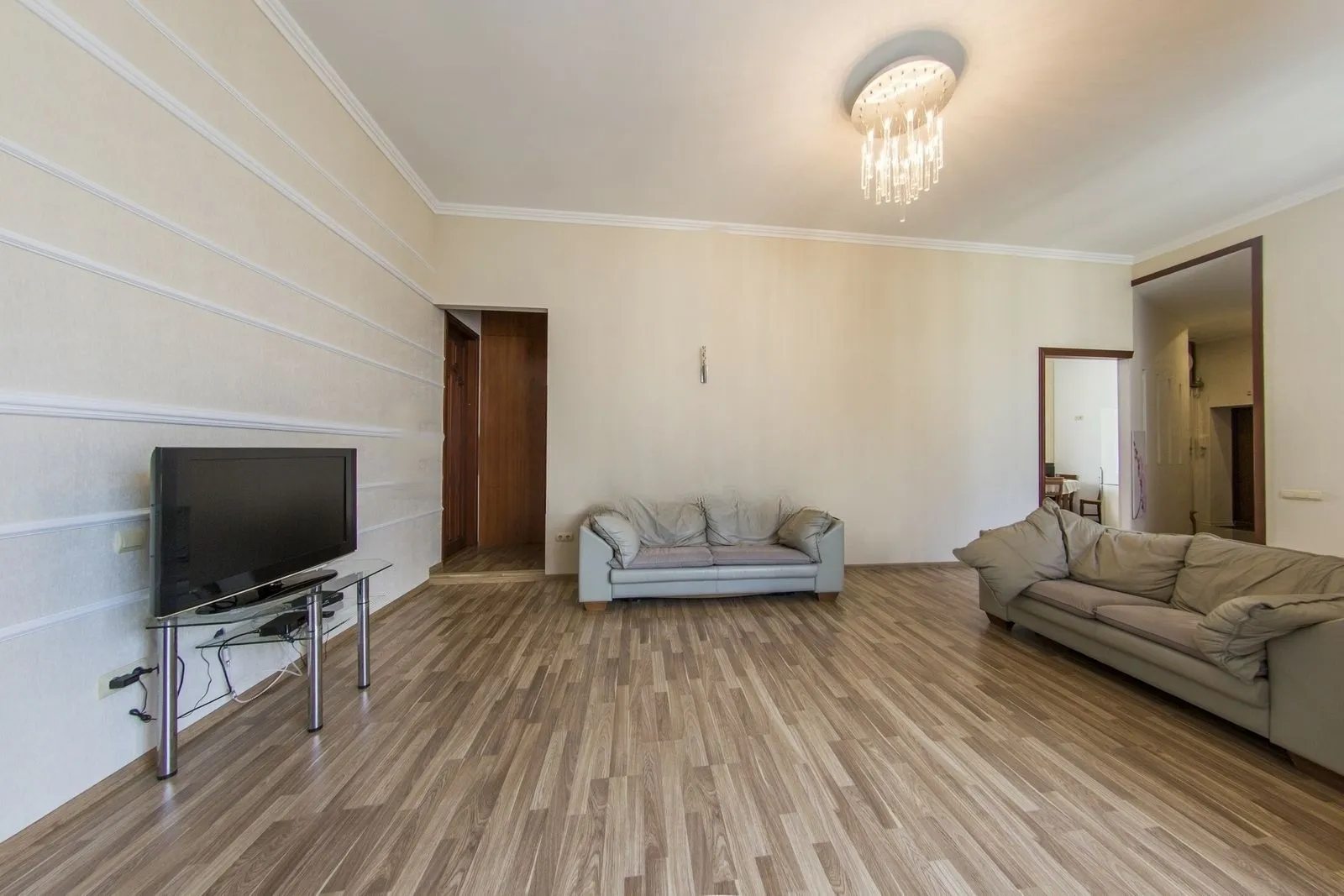 Apartment for rent. 5 rooms, 1375 m², 6th floor/7 floors. 32, Bohdana Khmelnytskoho vul., Kyiv. 