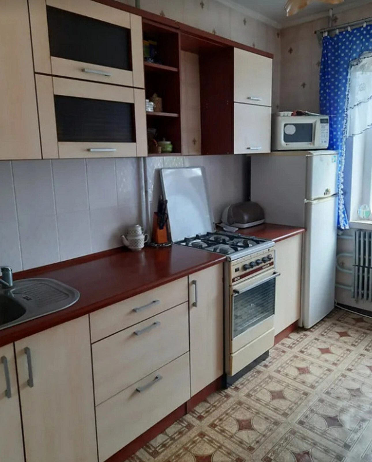 Apartments for sale. 3 rooms, 64 m², 7th floor/9 floors. 8, 15 kvitnya vul., Ternopil. 