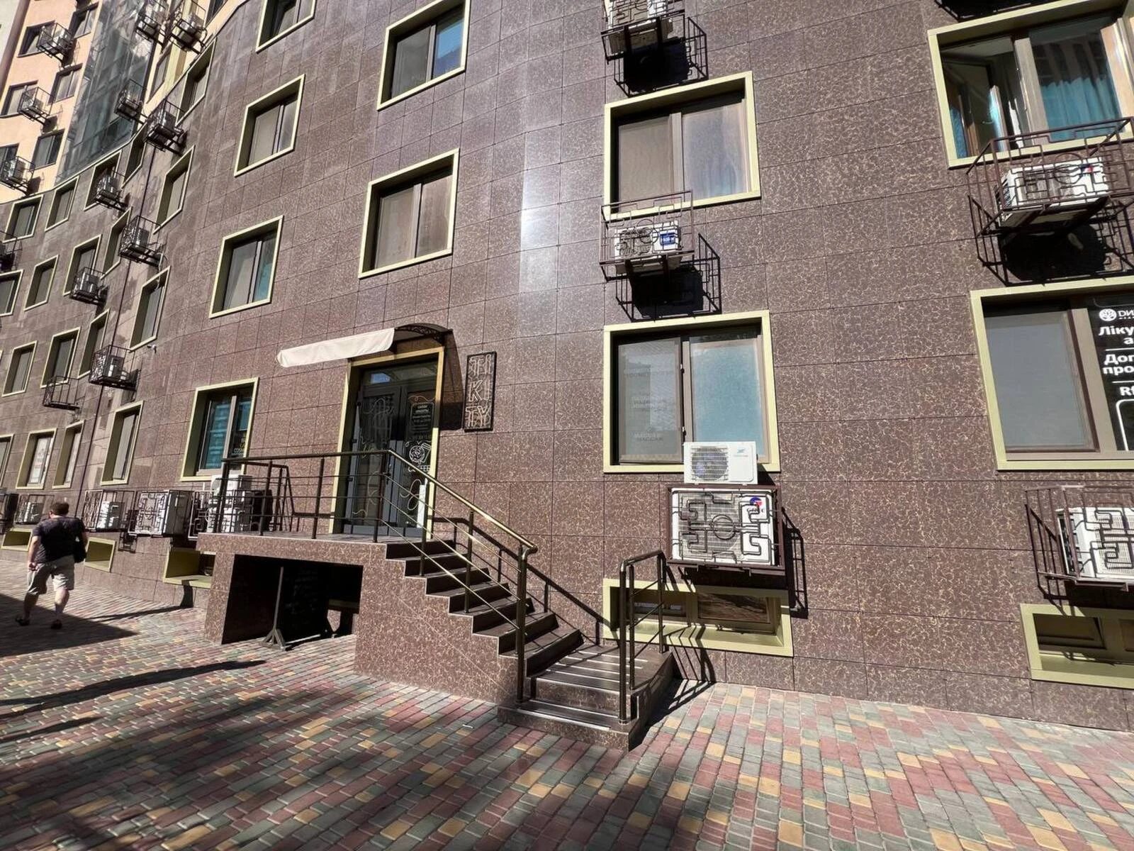 Продам нерухомість під комерцію. 98 m², 1st floor/25 floors. 3, Генуэзская ул., Одеса. 