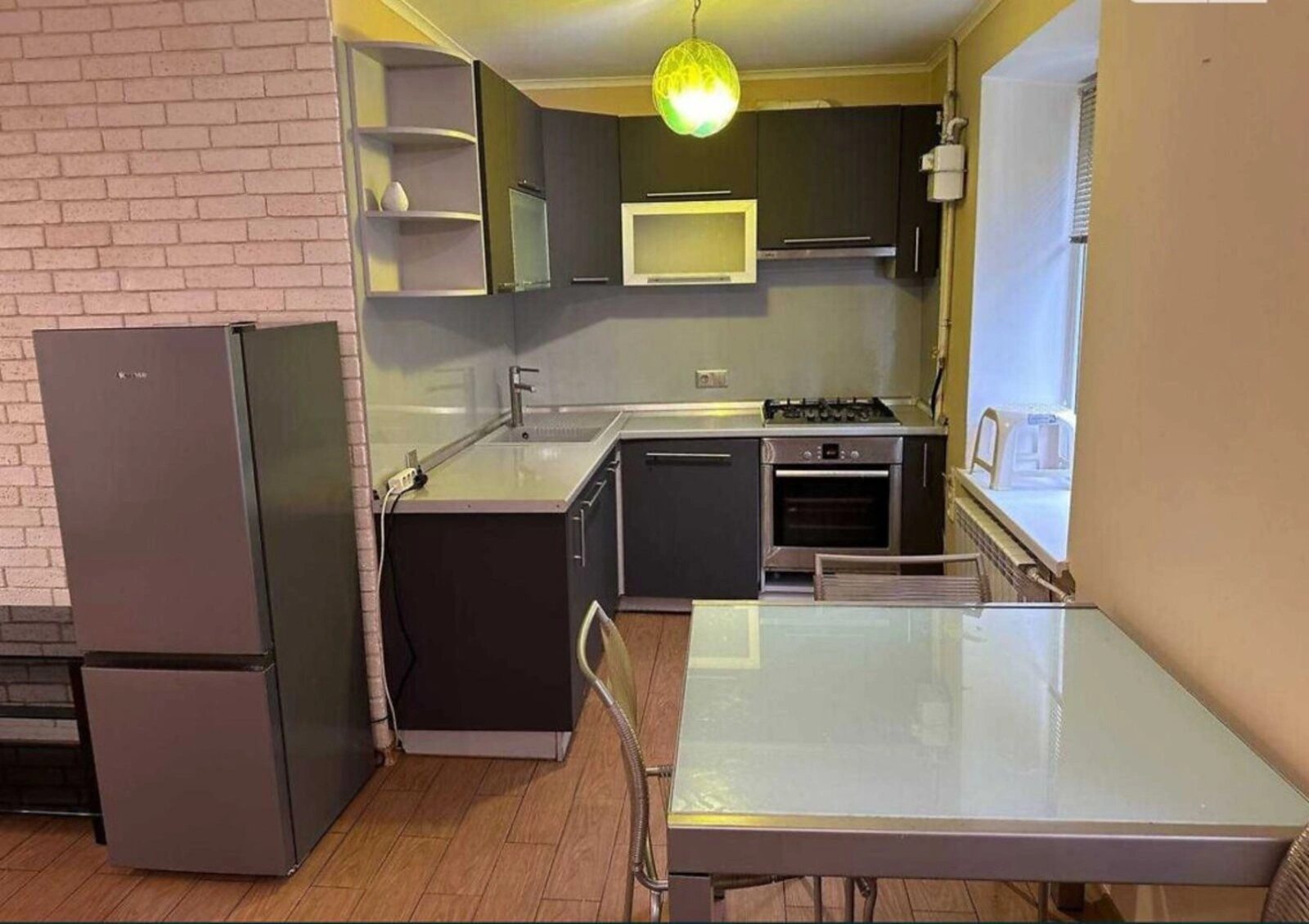 Продаж квартири 2 кімнати, 60 m², 2 пов./9 поверхів. 15, Коновальця Євгена вул., Київ. 