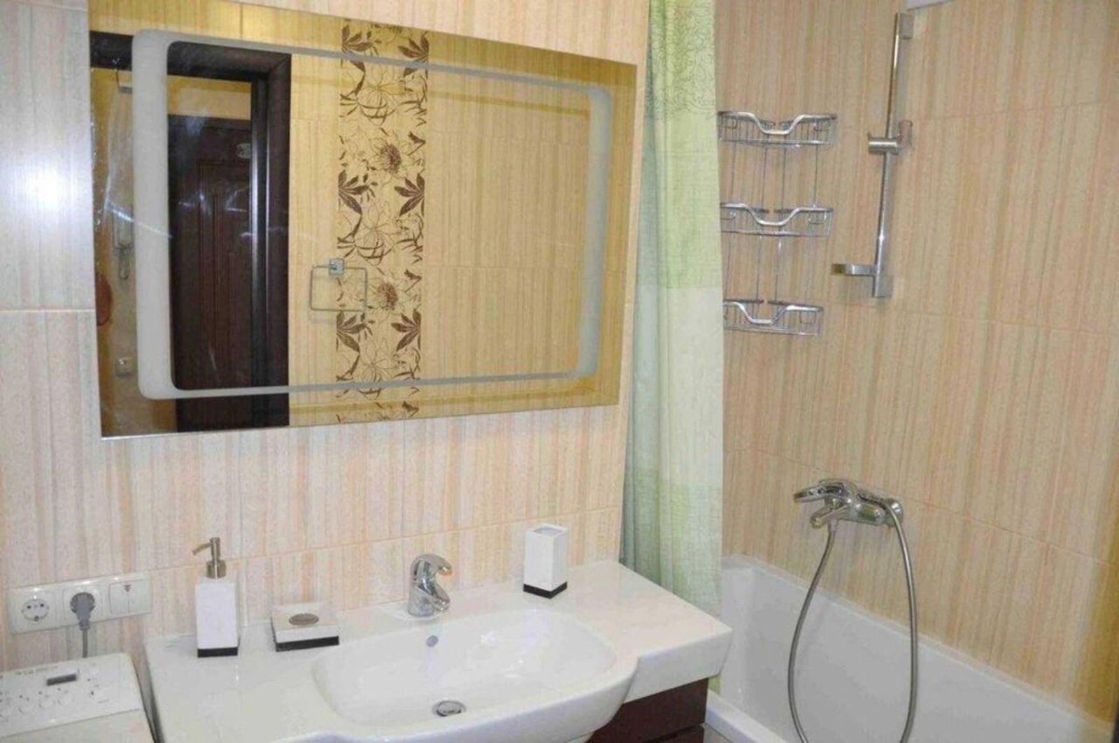 Apartments for sale. 2 rooms, 45 m², 5th floor/9 floors. 102, Velyka Vaselkivska 102, Kyiv. 