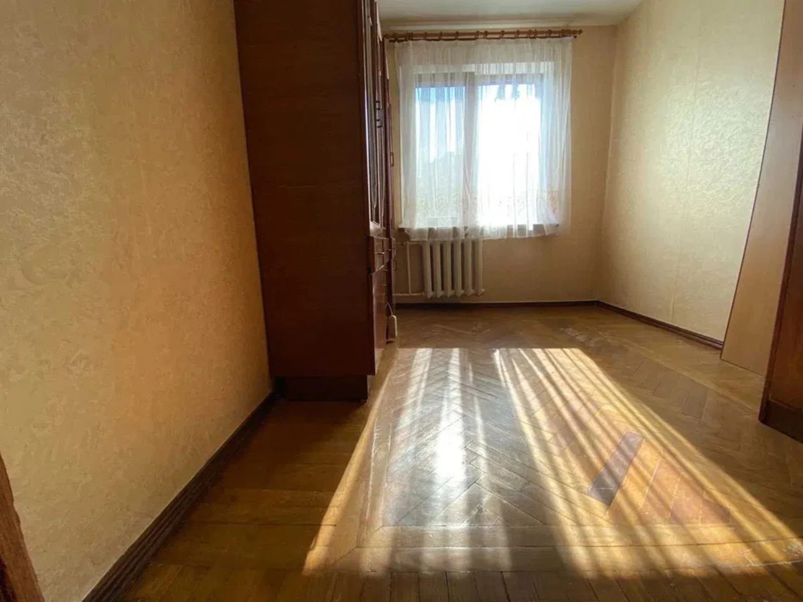 Apartments for sale. 4 rooms, 61 m², 4th floor/5 floors. 63, Nebesnoy Sotny prospekt Marshala Zhukova, Odesa. 