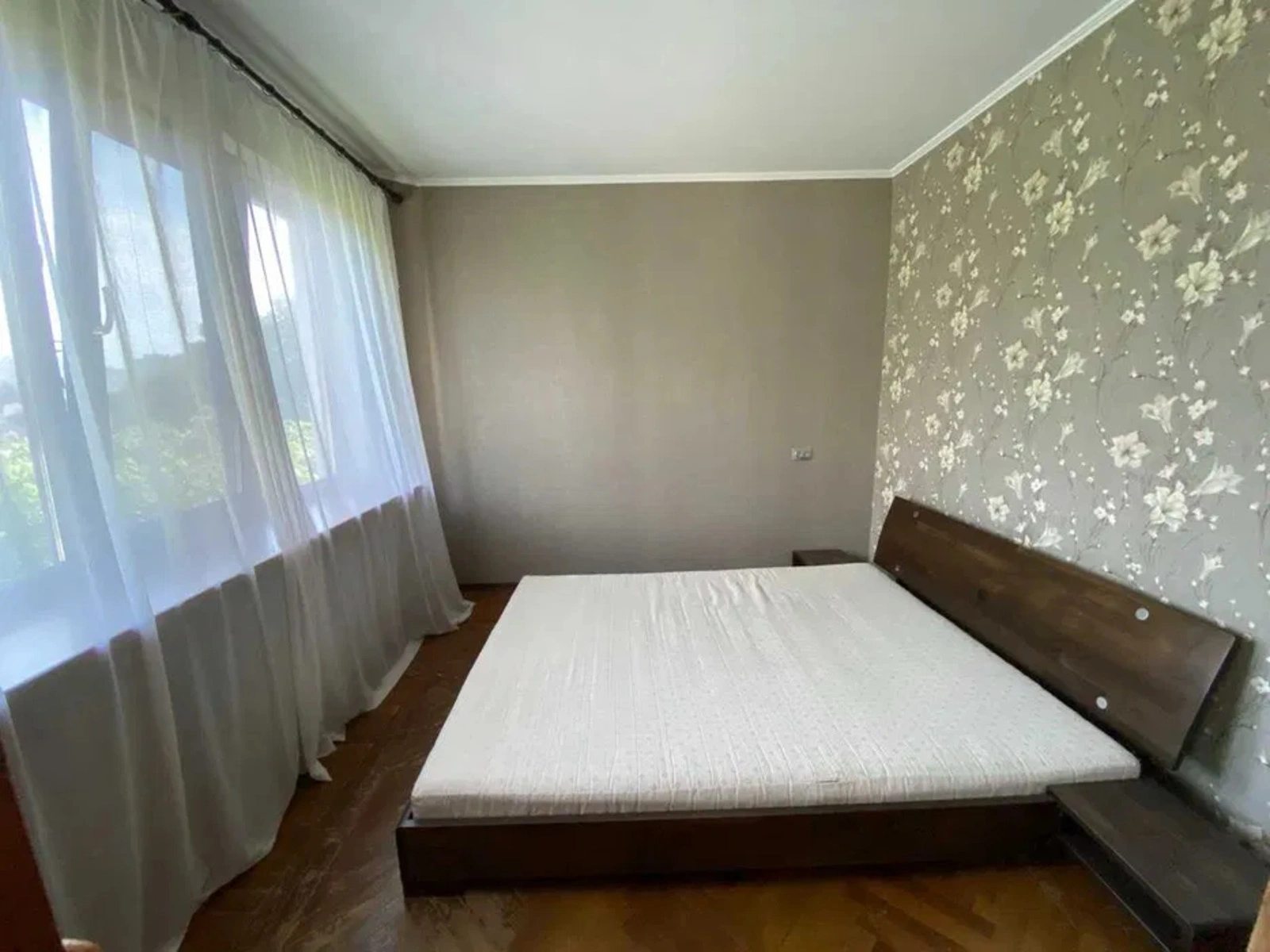 Apartments for sale. 4 rooms, 61 m², 4th floor/5 floors. 63, Nebesnoy Sotny prospekt Marshala Zhukova, Odesa. 