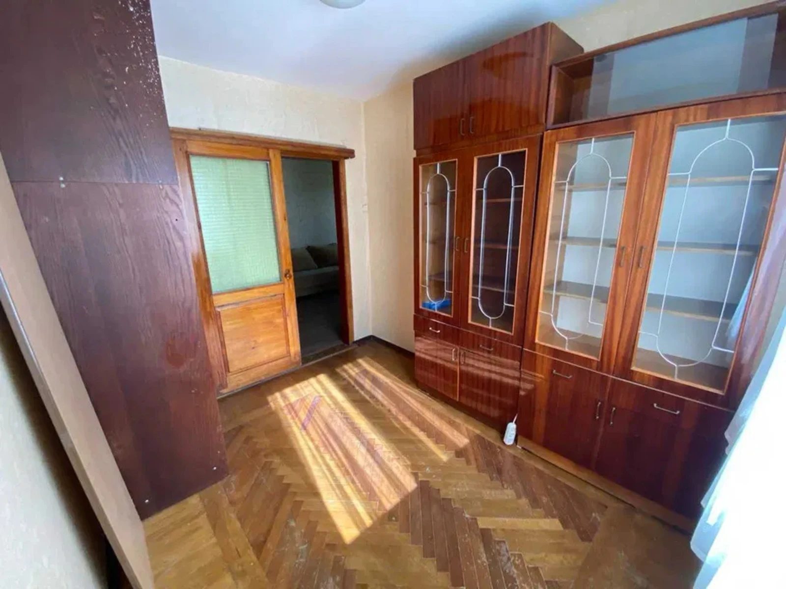 Apartments for sale. 4 rooms, 61 m², 4th floor/5 floors. 63, Nebesnoy Sotny prospekt Marshala Zhukova, Odesa. 