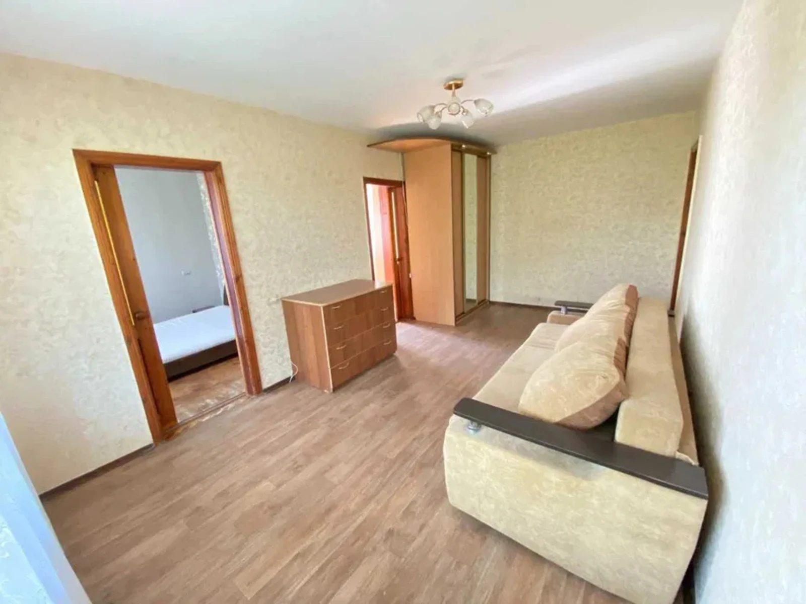 Apartments for sale. 4 rooms, 61 m², 4th floor/5 floors. 63, Nebesnoy Sotny prospekt Marshala Zhukova, Odesa. 