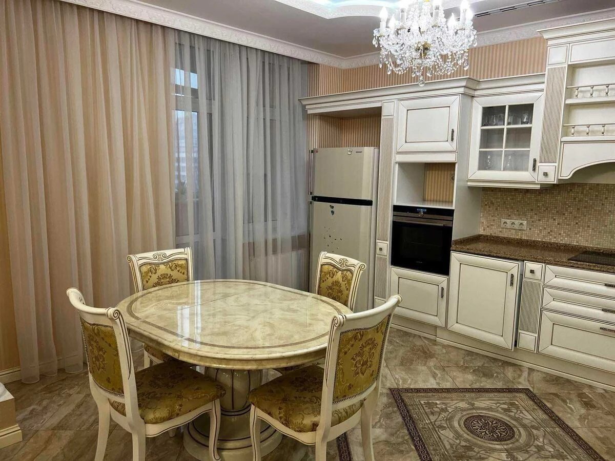 Apartment for rent. 3 rooms, 125 m², 6th floor/18 floors. Zolotoustivska, Kyiv. 
