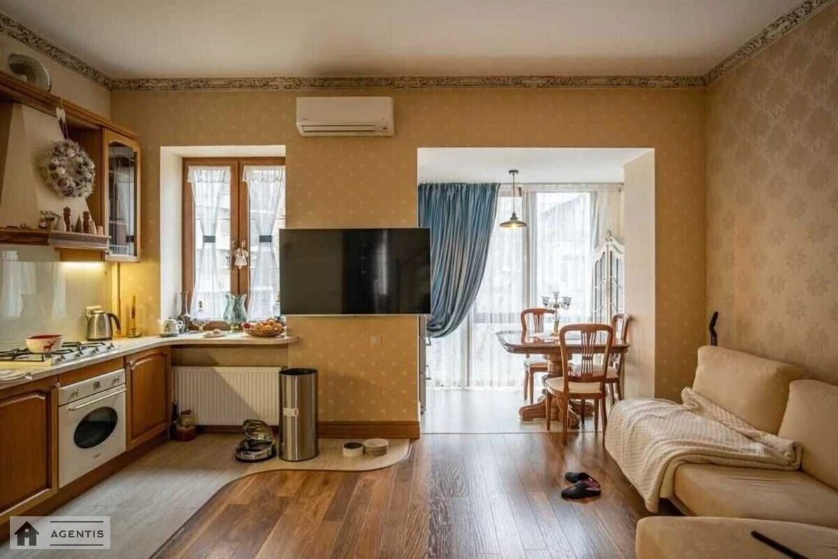 Apartment for rent. 3 rooms, 120 m², 5th floor/5 floors. 66, Bohdana Khmelnytskoho vul., Kyiv. 