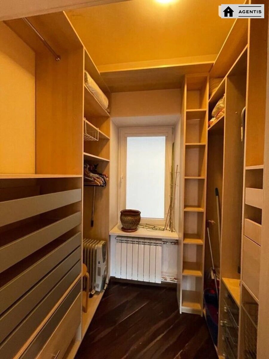 Apartment for rent. 3 rooms, 90 m², 4th floor/8 floors. 15, Instytutska 15, Kyiv. 