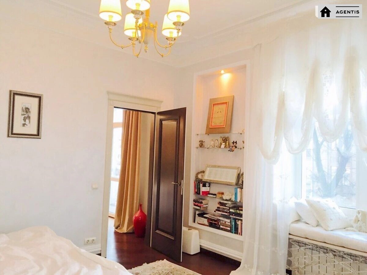 Apartment for rent. 3 rooms, 90 m², 4th floor/8 floors. 15, Instytutska 15, Kyiv. 