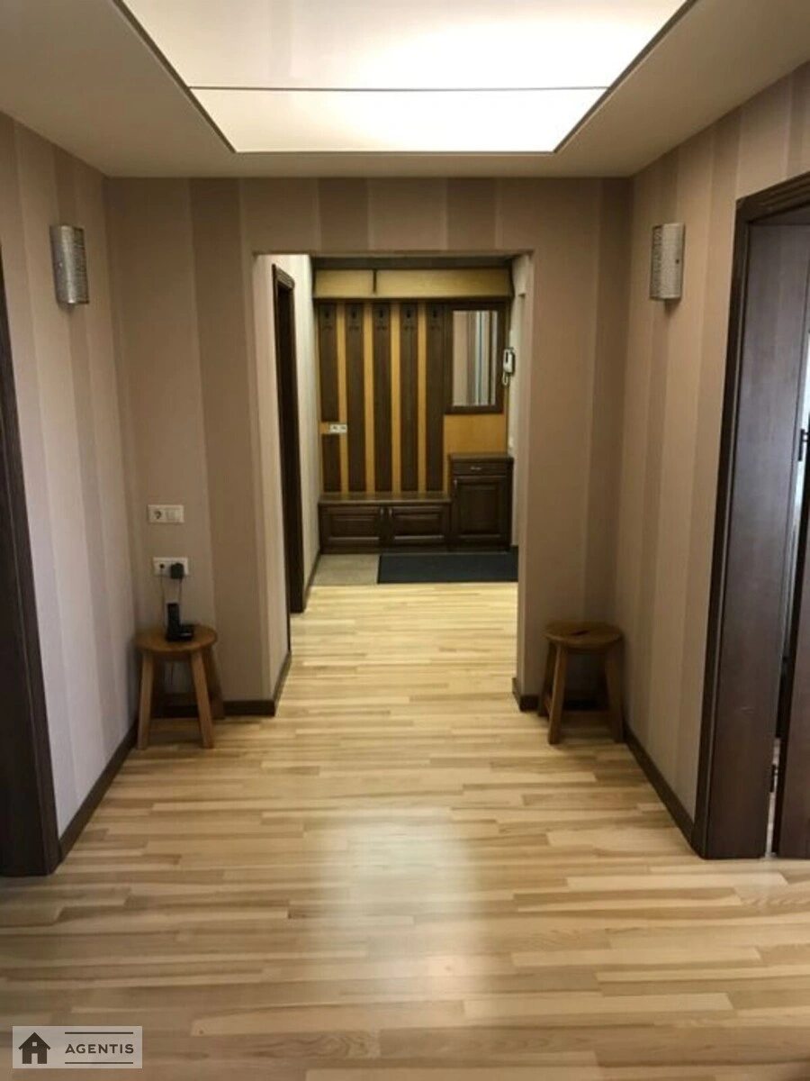 Здам квартиру 4 кімнати, 110 m², 19 пов./22 поверхи. Драгоманова, Київ. 