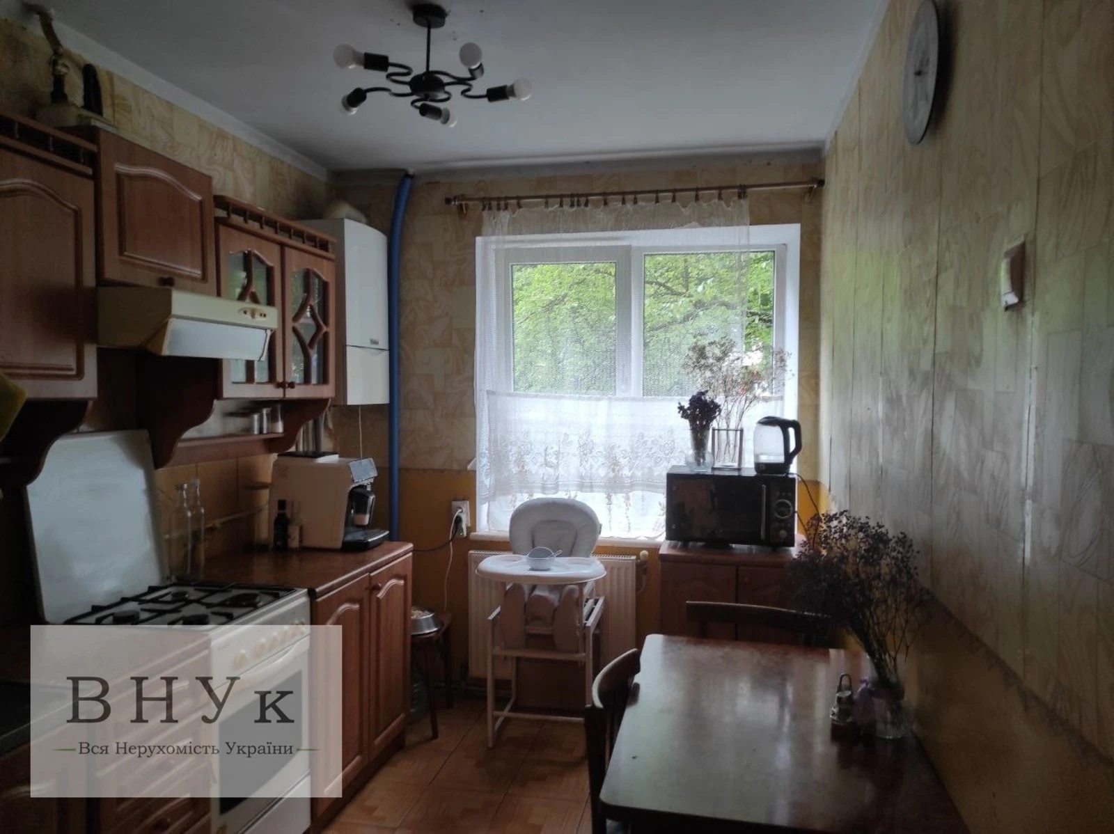 Apartments for sale. 5 rooms, 115 m², 1st floor/9 floors. Kyyivska vul., Ternopil. 