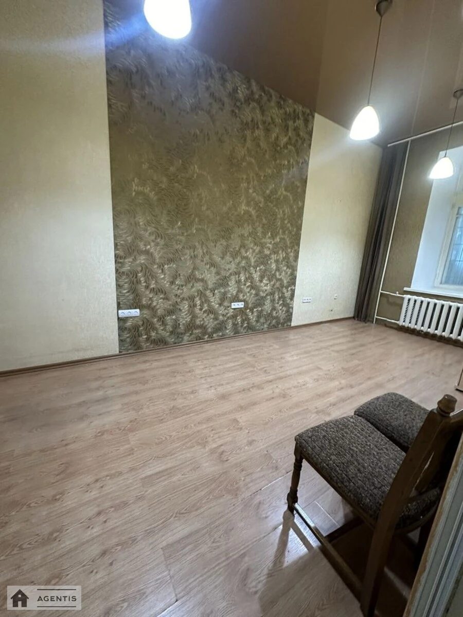 Apartment for rent. 3 rooms, 90 m², 1st floor/4 floors. Desnyanskyy rayon, Kyiv. 
