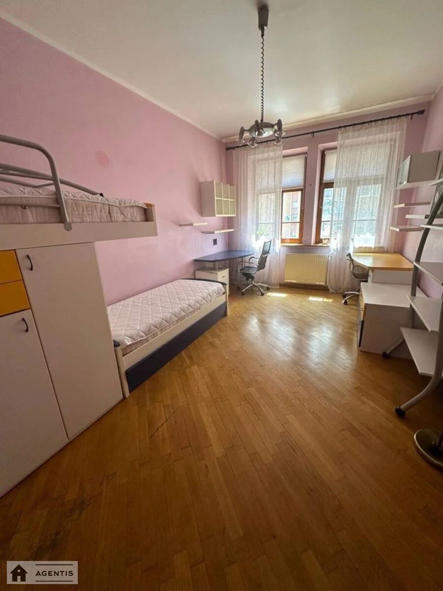 Сдам квартиру. 3 rooms, 105 m², 3rd floor/10 floors. 18, Павловская 18, Киев. 