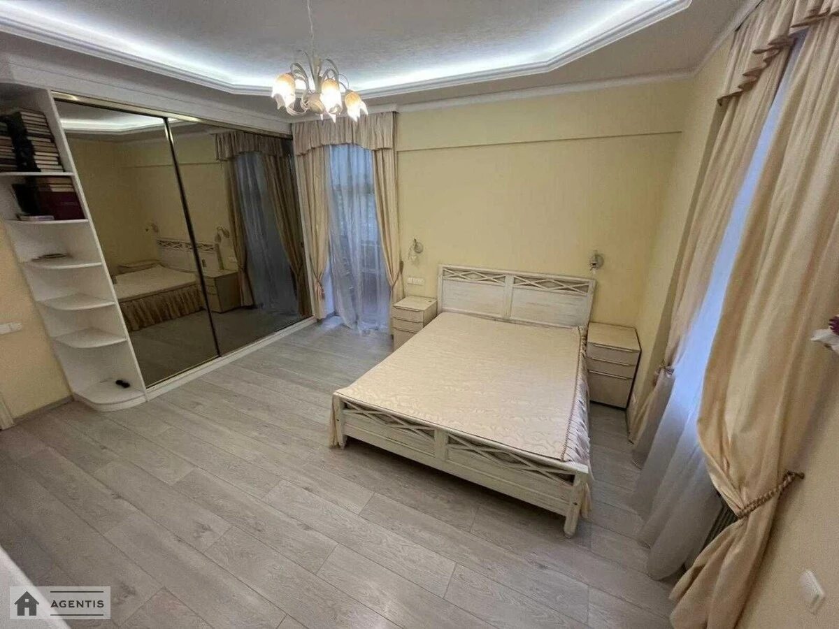 Сдам квартиру. 3 rooms, 90 m², 3rd floor/5 floors. 8, Старокиевская 8, Киев. 