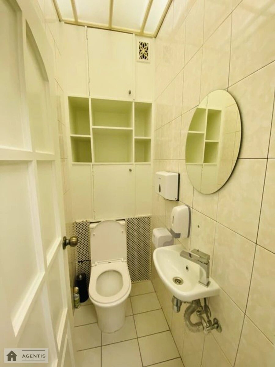 Apartment for rent. 3 rooms, 100 m², 1st floor/5 floors. Mykoly Mikhnovskoho bulv. Druzhby Narodiv, Kyiv. 