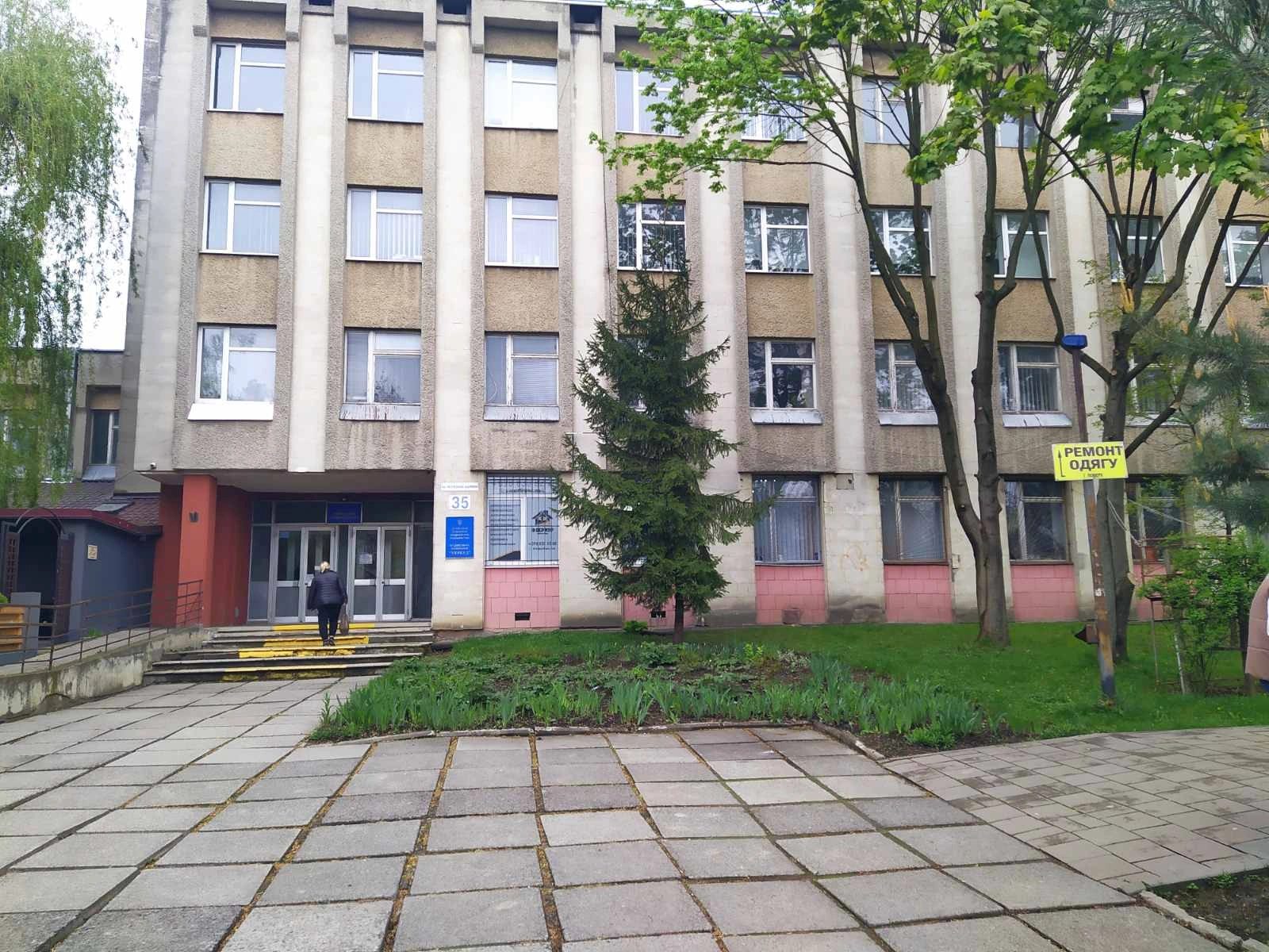 Сдам офис. 1 room, 45 m², 2nd floor/4 floors. 35, П-кт Червоної Калини, Львов. 