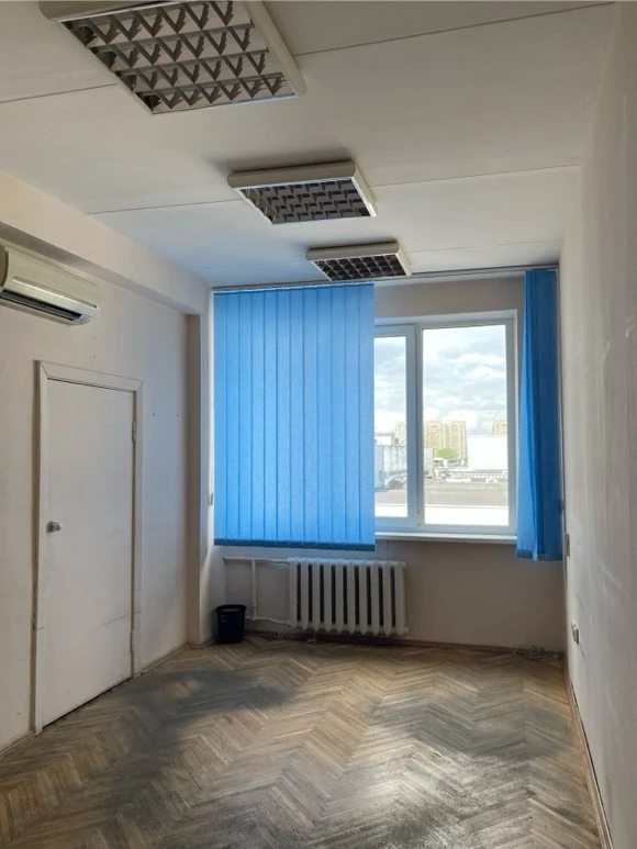 Сдам офис. 50 rooms, 17 m². 23, Вул. Сверстюка Євгена, Киев. 