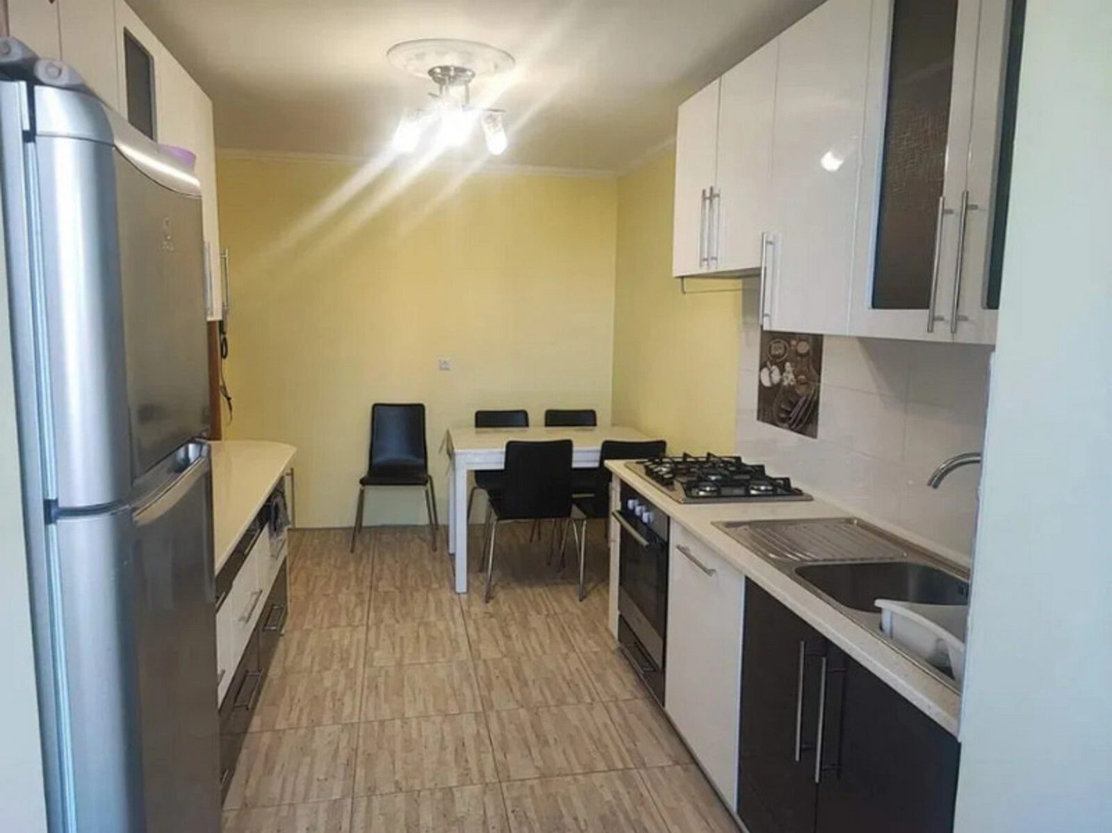 Apartments for sale 3 rooms, 87 m², 4th fl./11 floors. Дружба, Ternopil. 