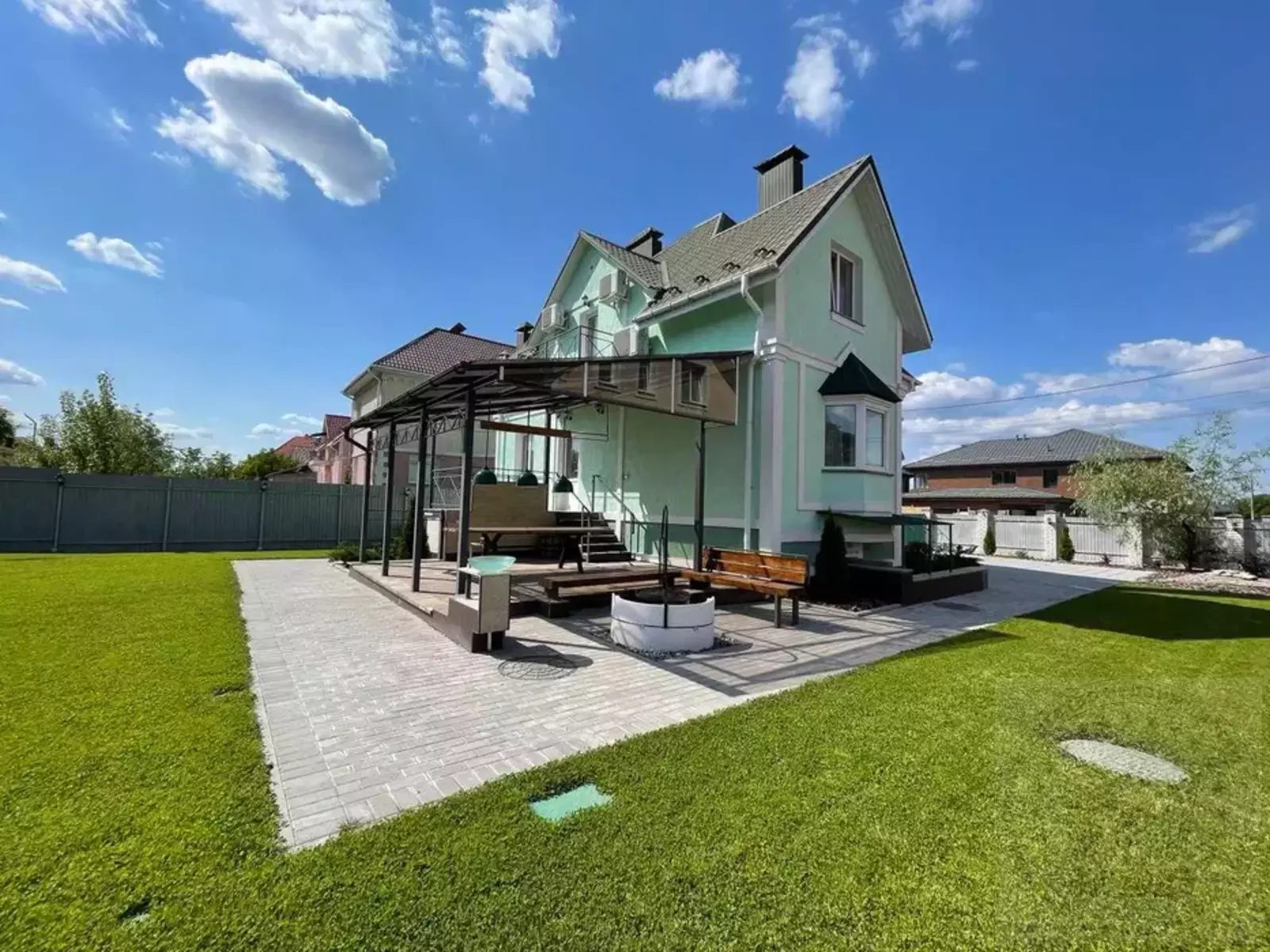 House for sale. 240 m², 2 floors. 22, Pomarancheva , Kyiv. 