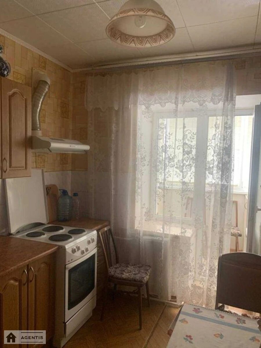 Apartment for rent. 3 rooms, 72 m², 11 floor/16 floors. Knyazhiy Zaton, Kyiv. 
