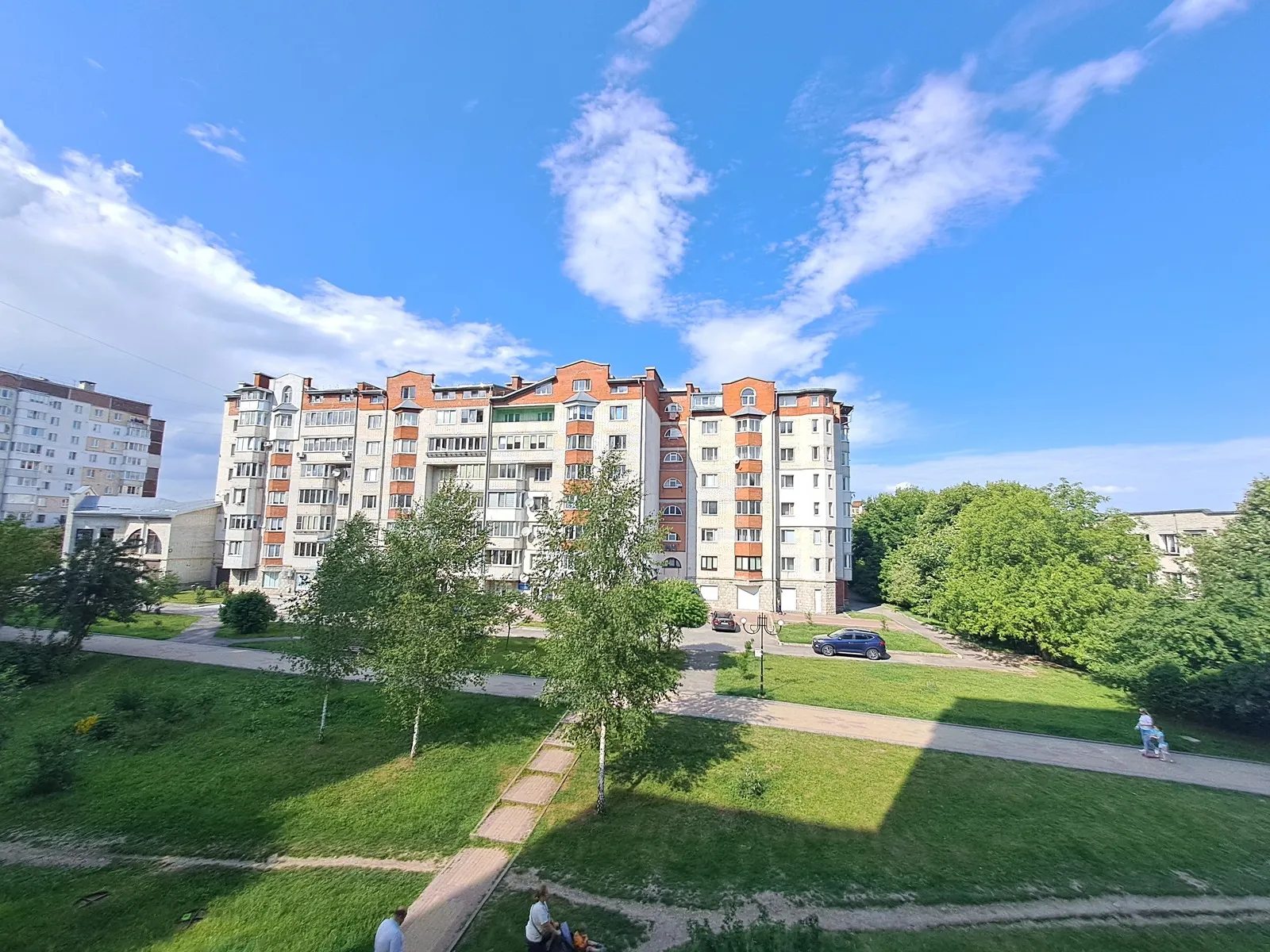 Apartments for sale. 2 rooms, 52 m², 3rd floor/9 floors. Vyshnivetskoho D. b-r, Ternopil. 